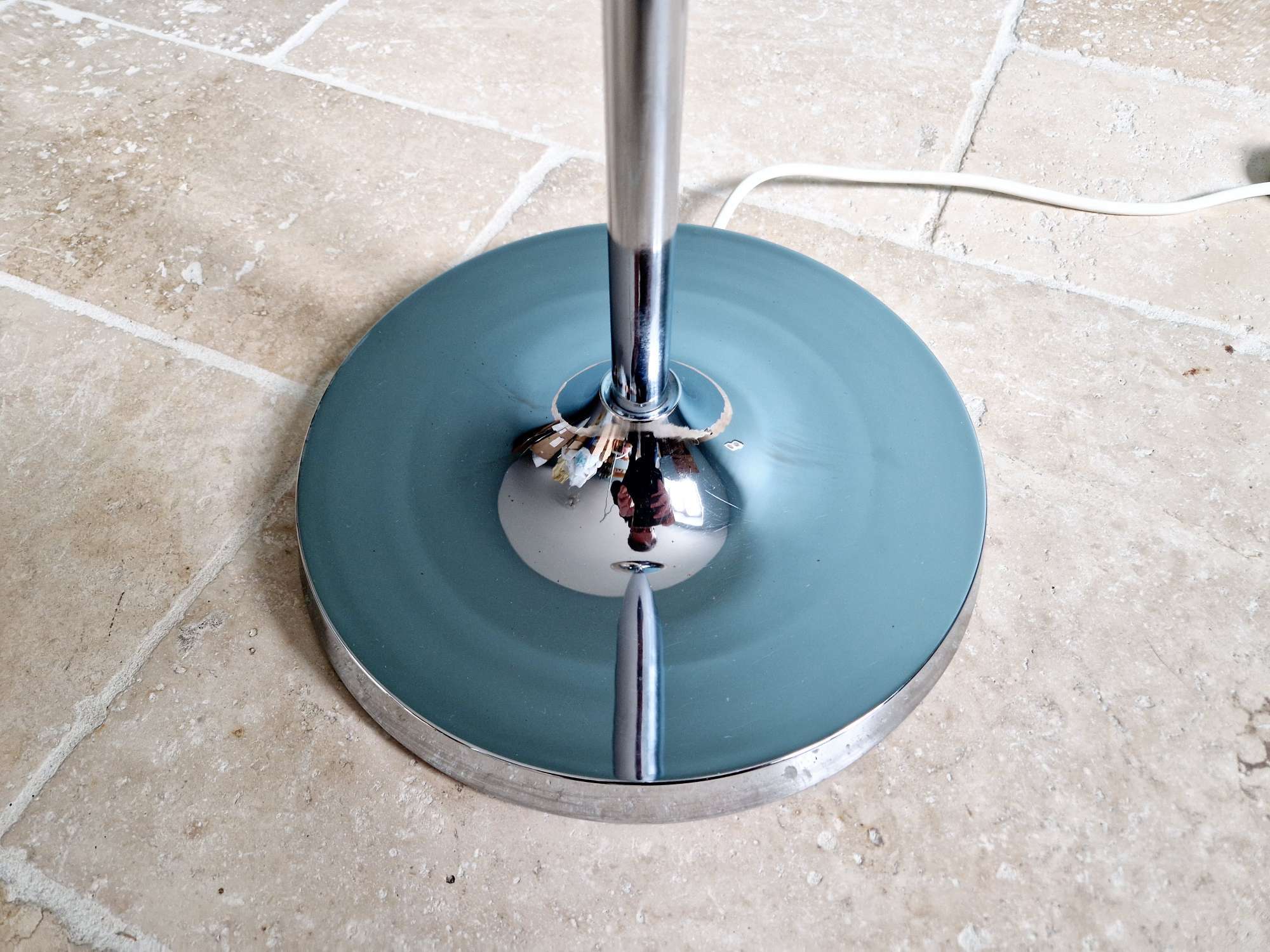 Modernist floor lamp in chrome metal and satin glass, 1960.