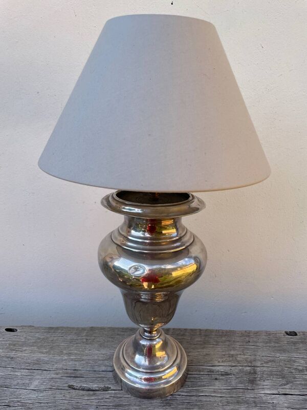 Grande lampe en métal argenté balustre classique o