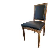 Chaise ancienne de style Louis XVI en bois massif et cuir patiné