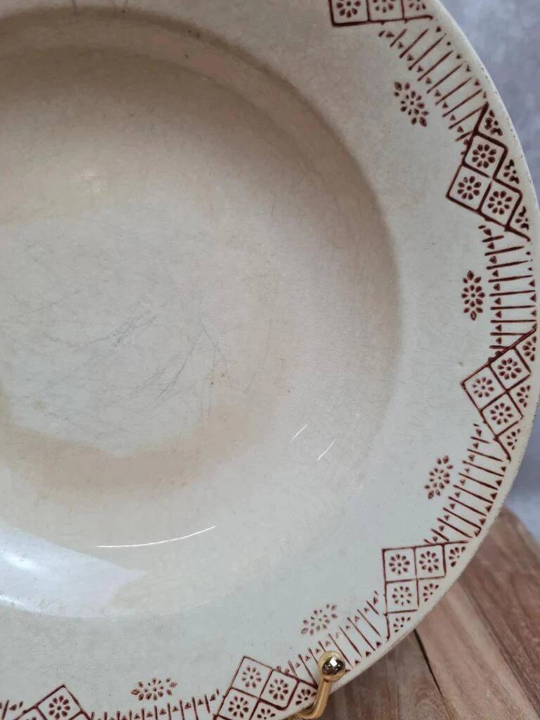 Antique Gien plate in earthenware, brown geometric design – country spirit