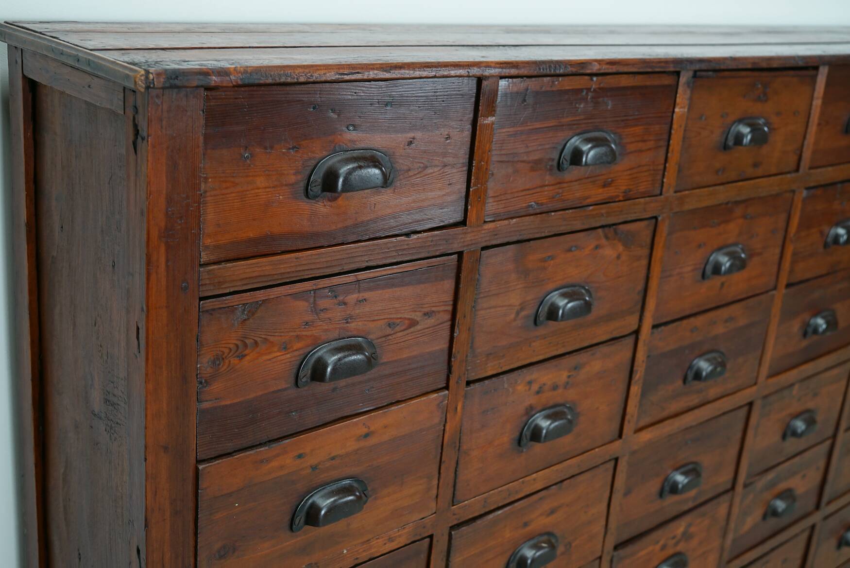 Cabinet d'Apothicaire Antique en Pin, France, Début du 20ème Siècle