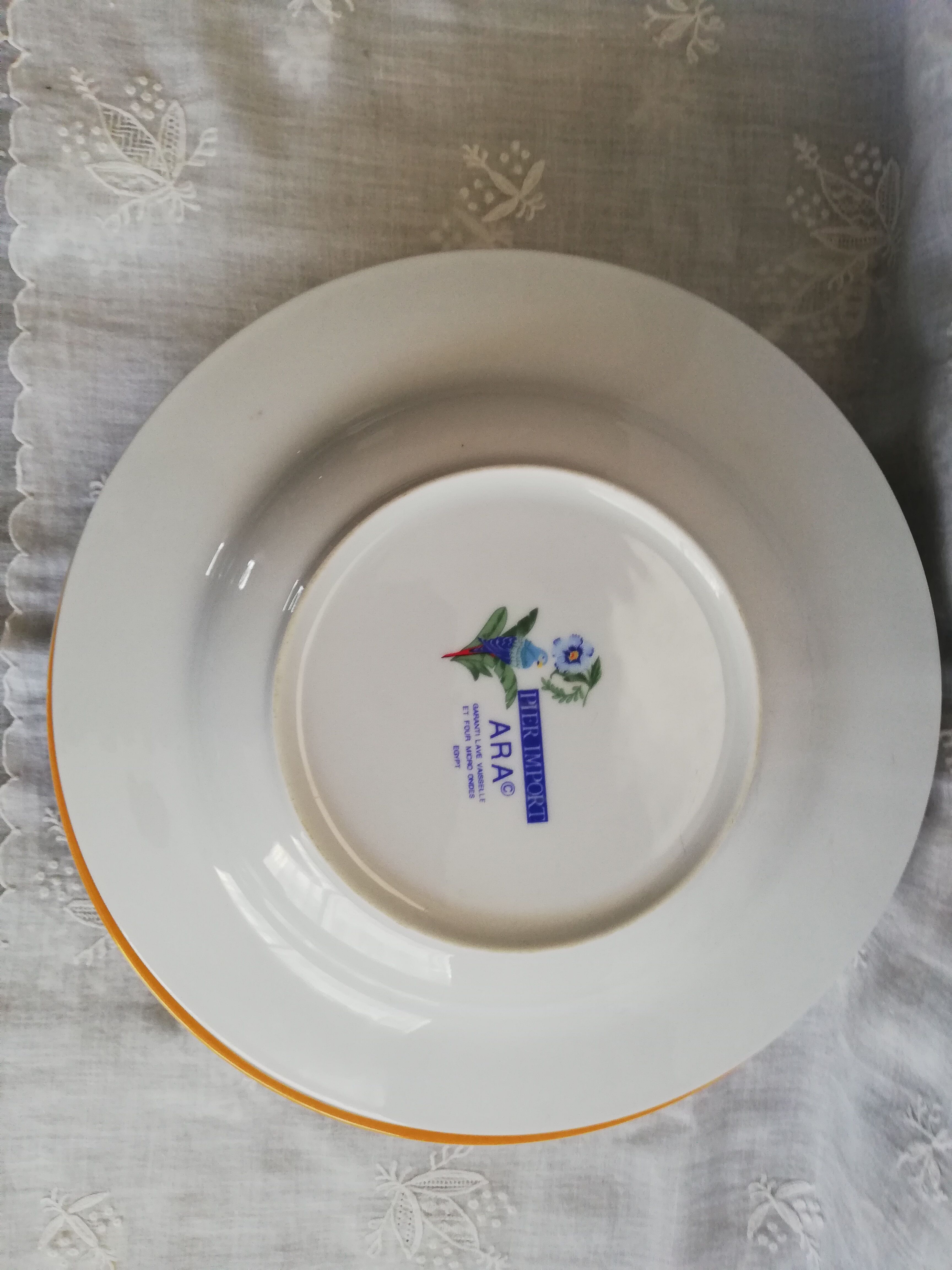 Set of 6 hollow plates model Ara