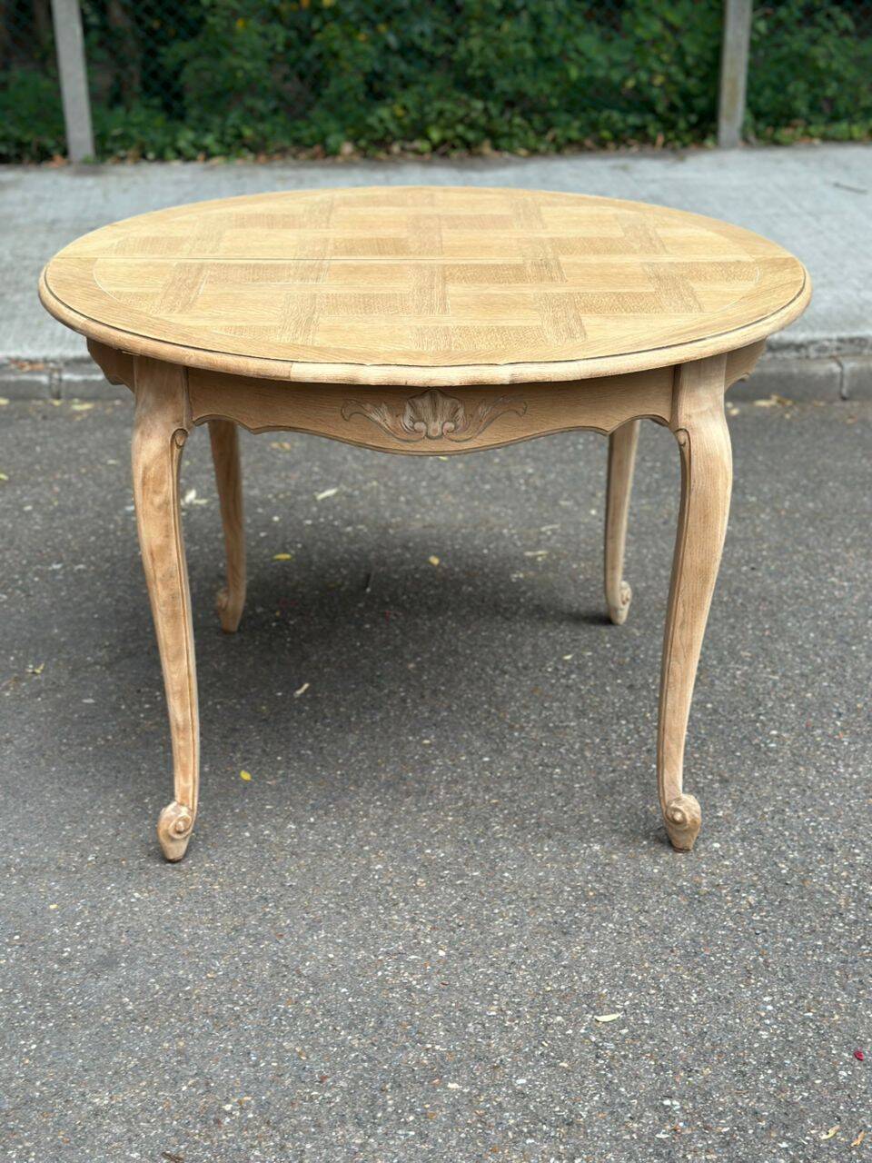 Table de repas ronde, ovale extensible en chêne poncé