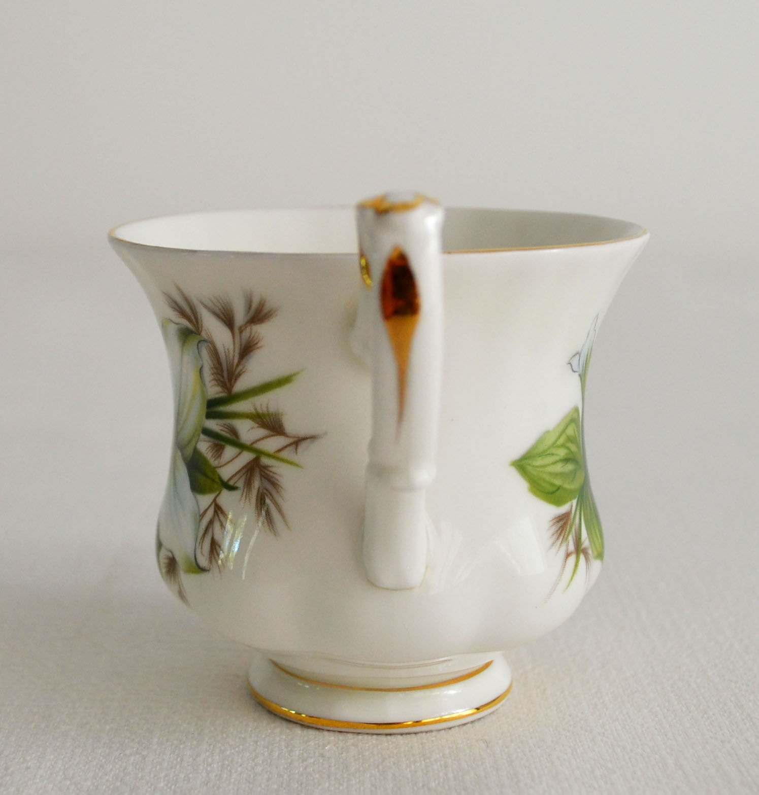 Tea cup Royal Albert English porcelain "Trillium"