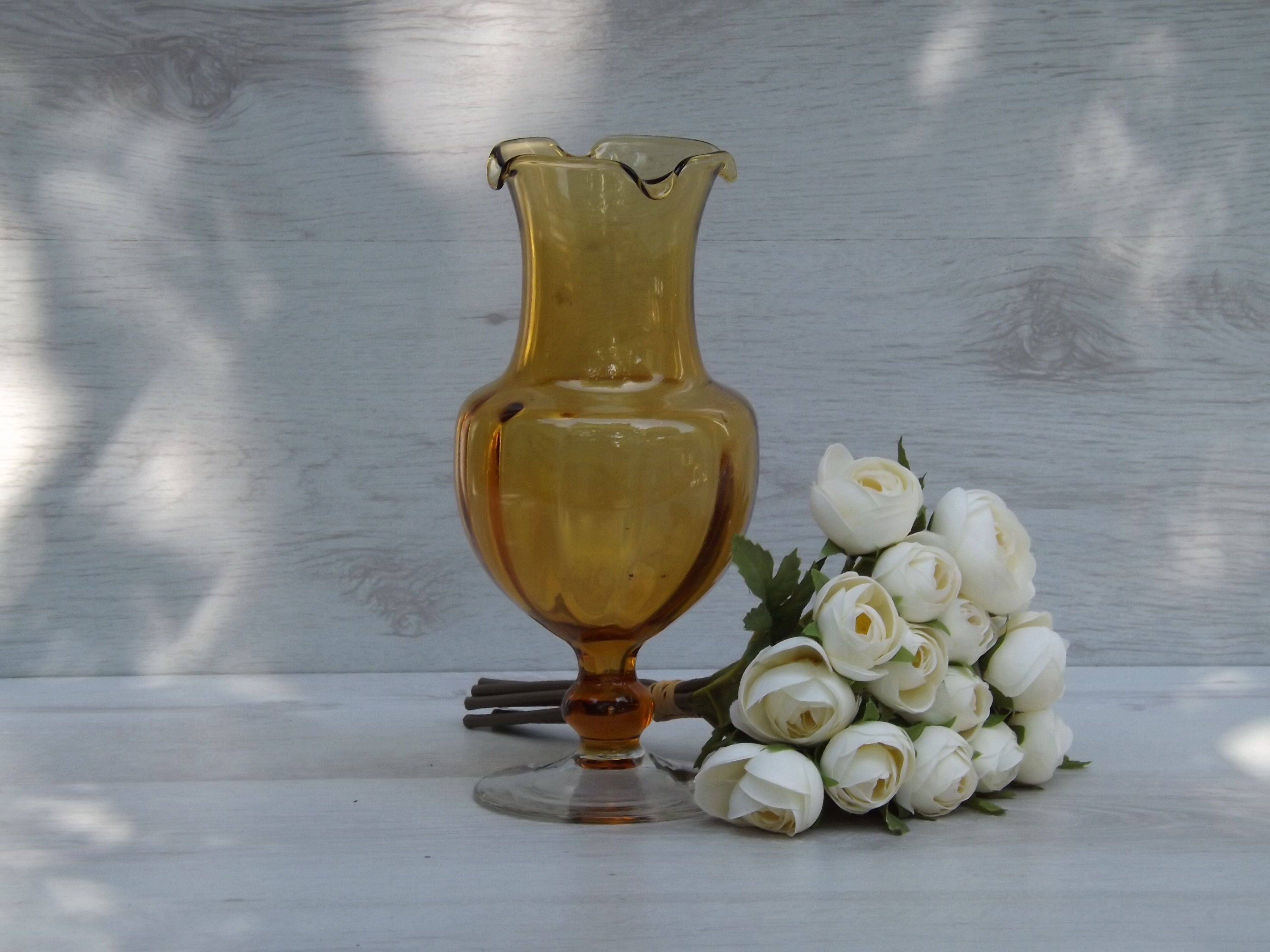 Amber glass standing vase
