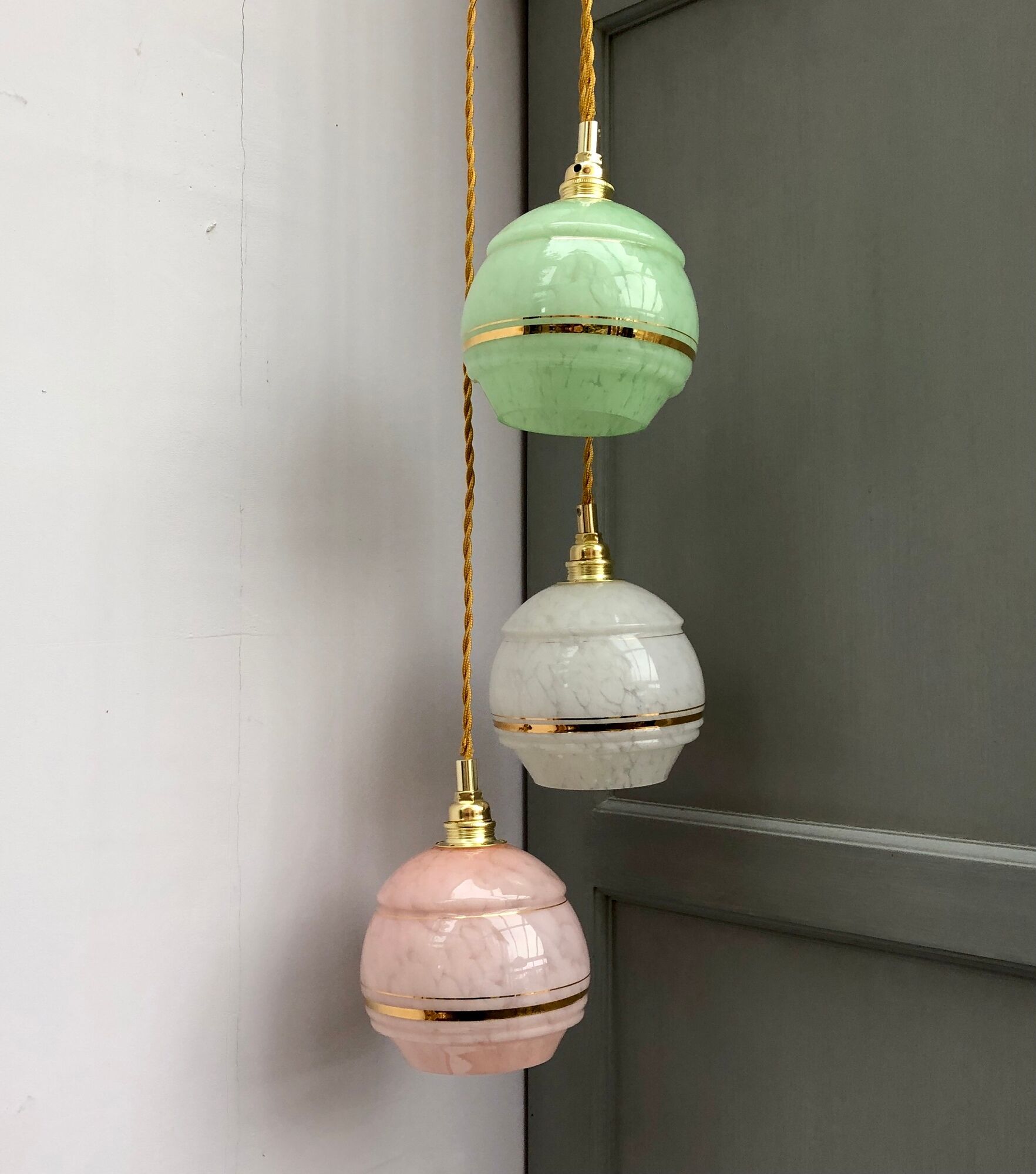 Suspension cascade three lights vintage globes in clichy glass pink white and green