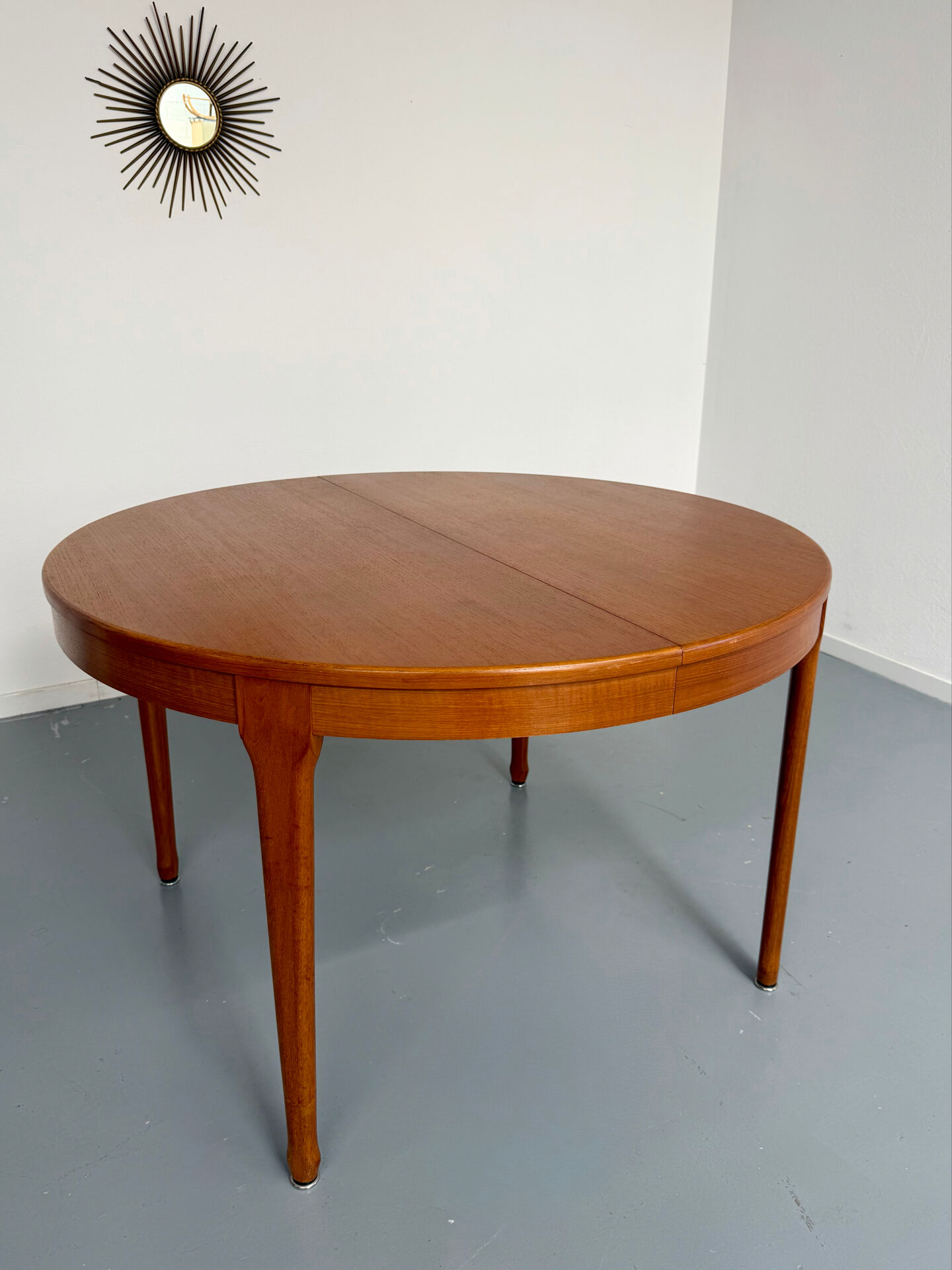 Extendable round teak table French design TV furniture Paris 1960