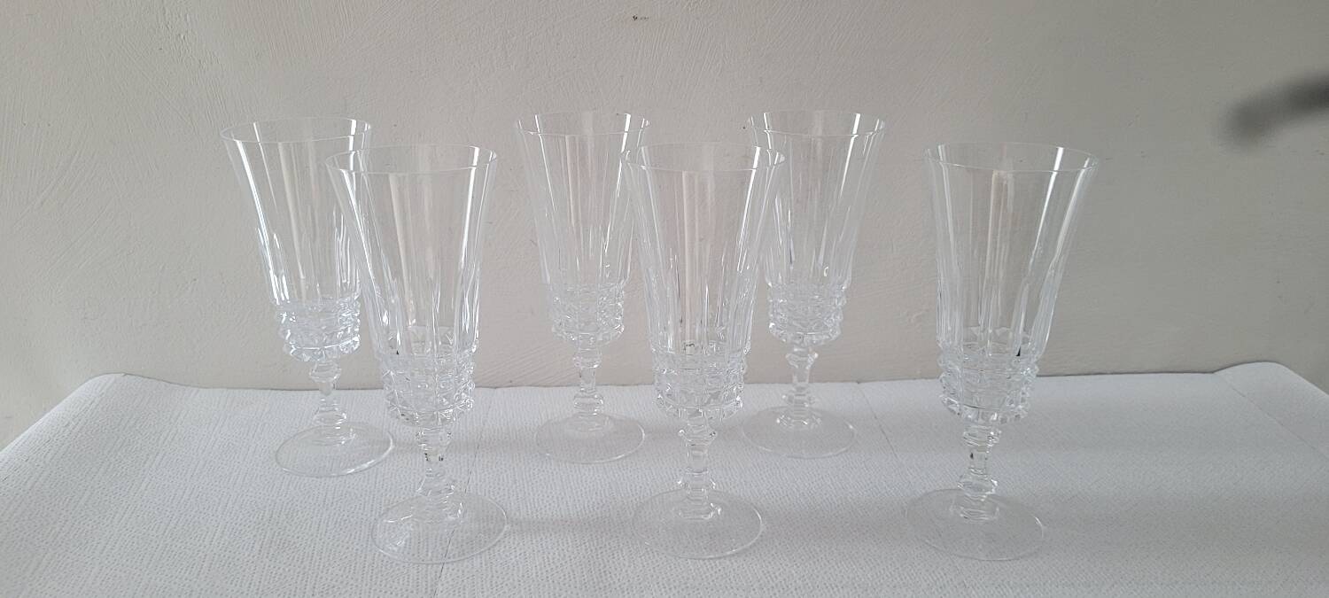 6 crystal flutes