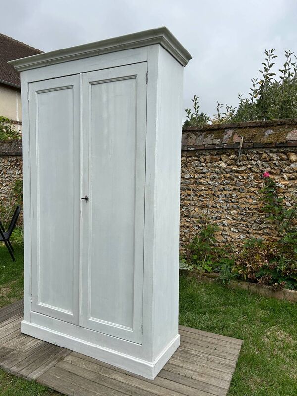 Armoire parisienne ancienne patine blanche