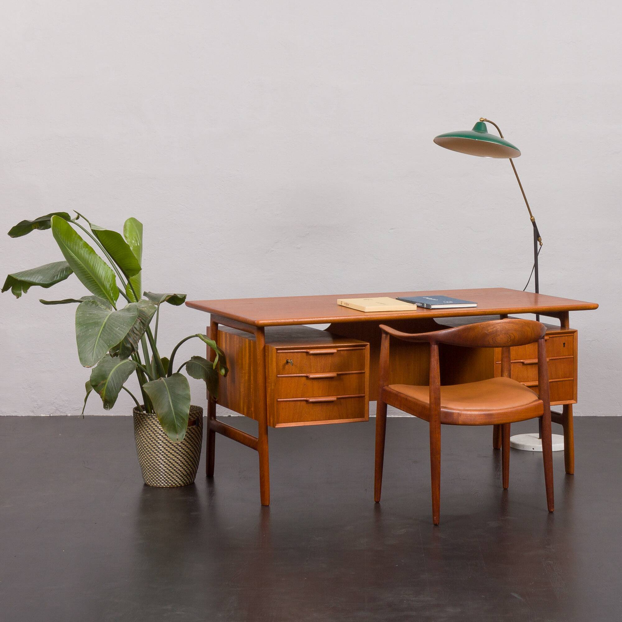 Freestanding teak desk, model 75 Gunni Omann for Omann Jun's Møbelfabrik