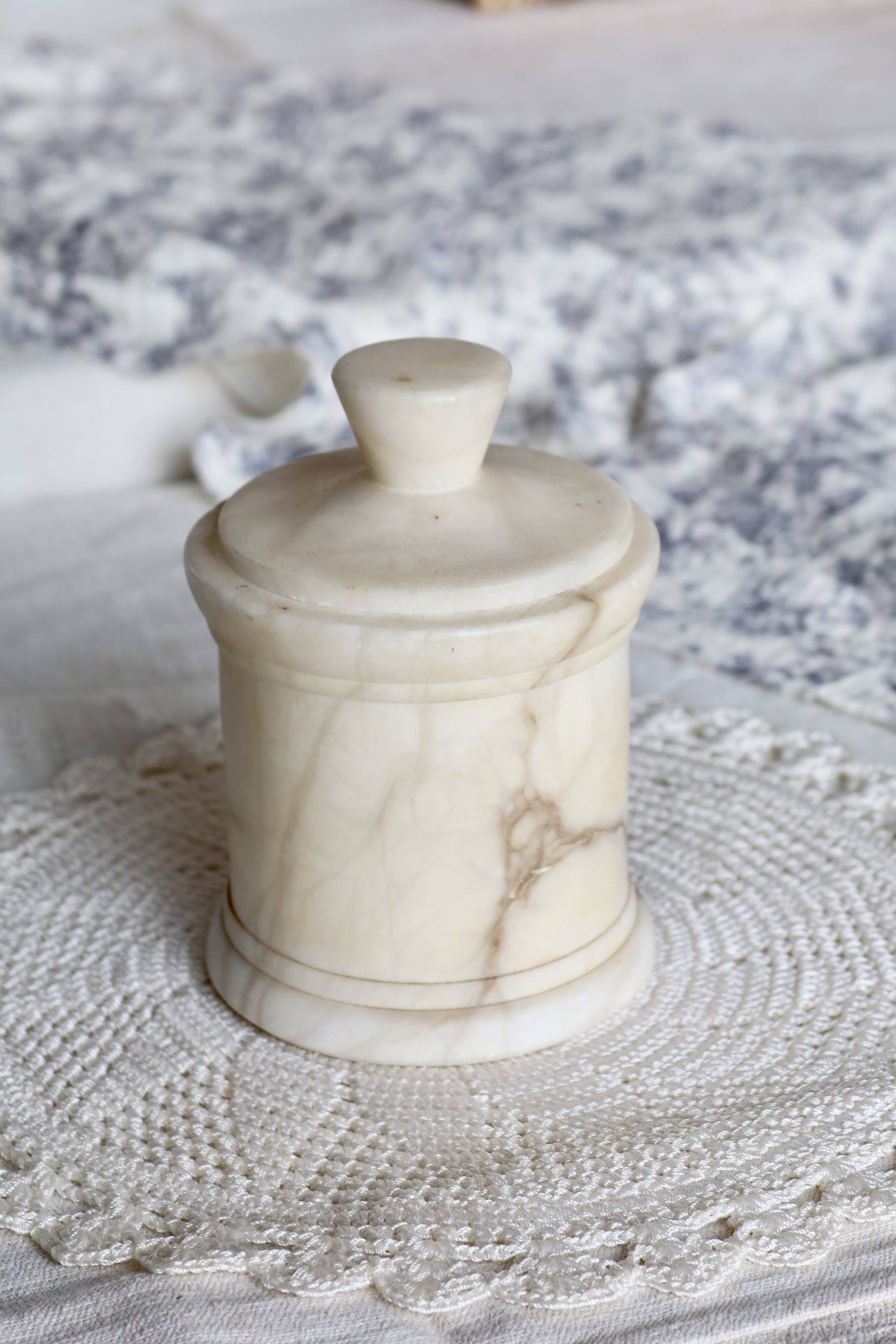 Vintage cream white marble box / candy box with lid