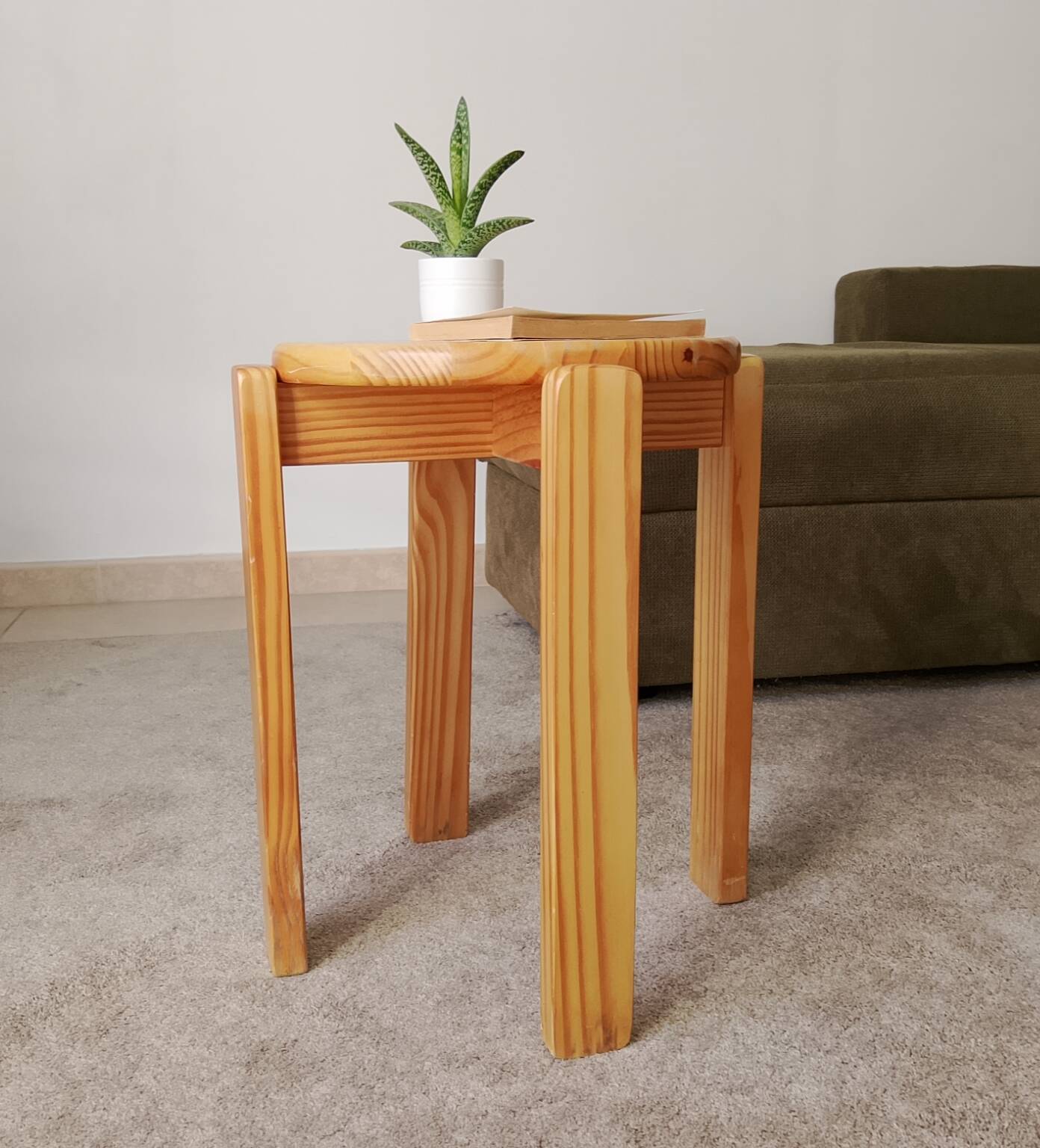 Vintage stool in solid pine chalet/Scandinavian style.