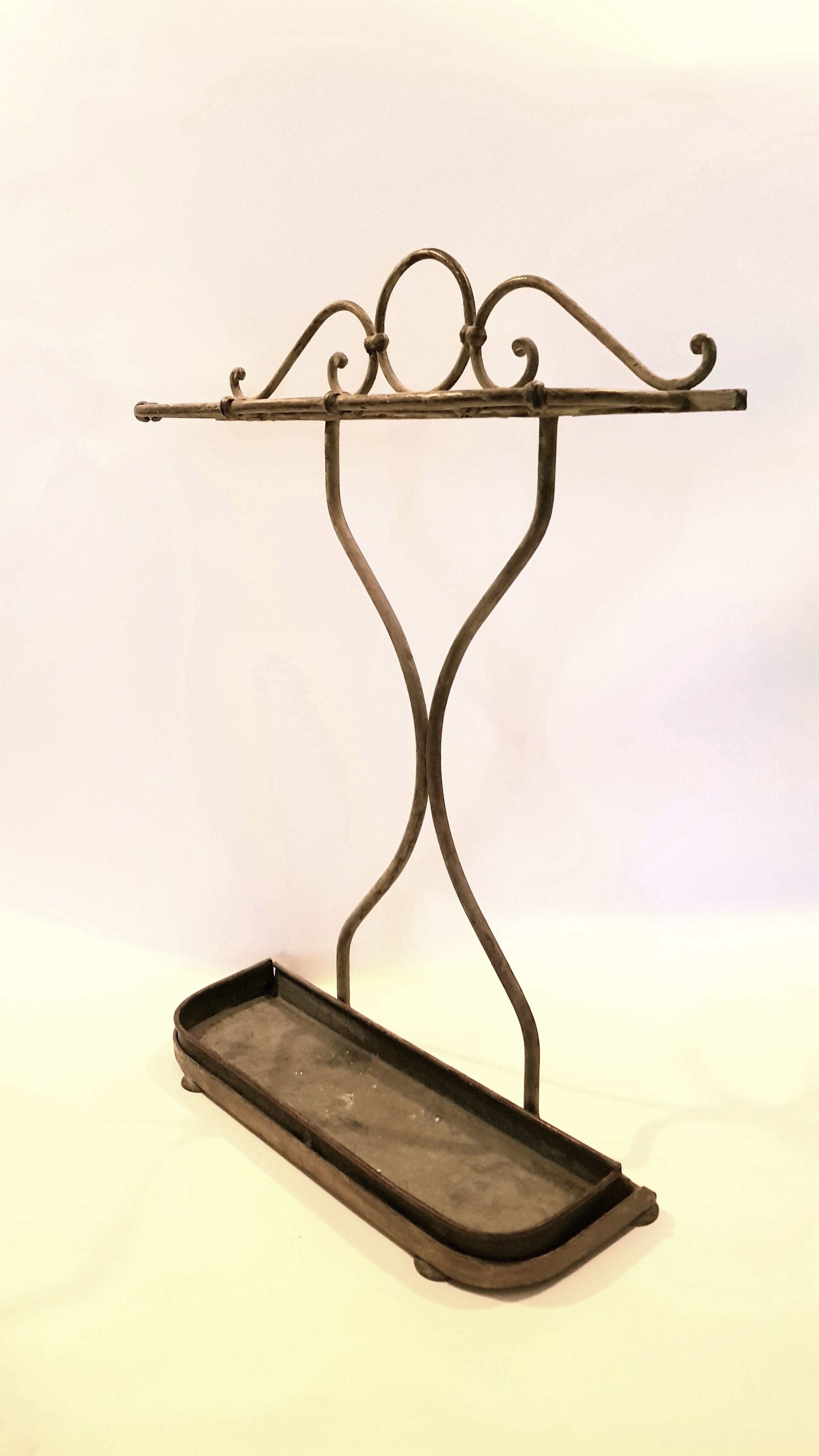 Yellow lacquered umbrella holder