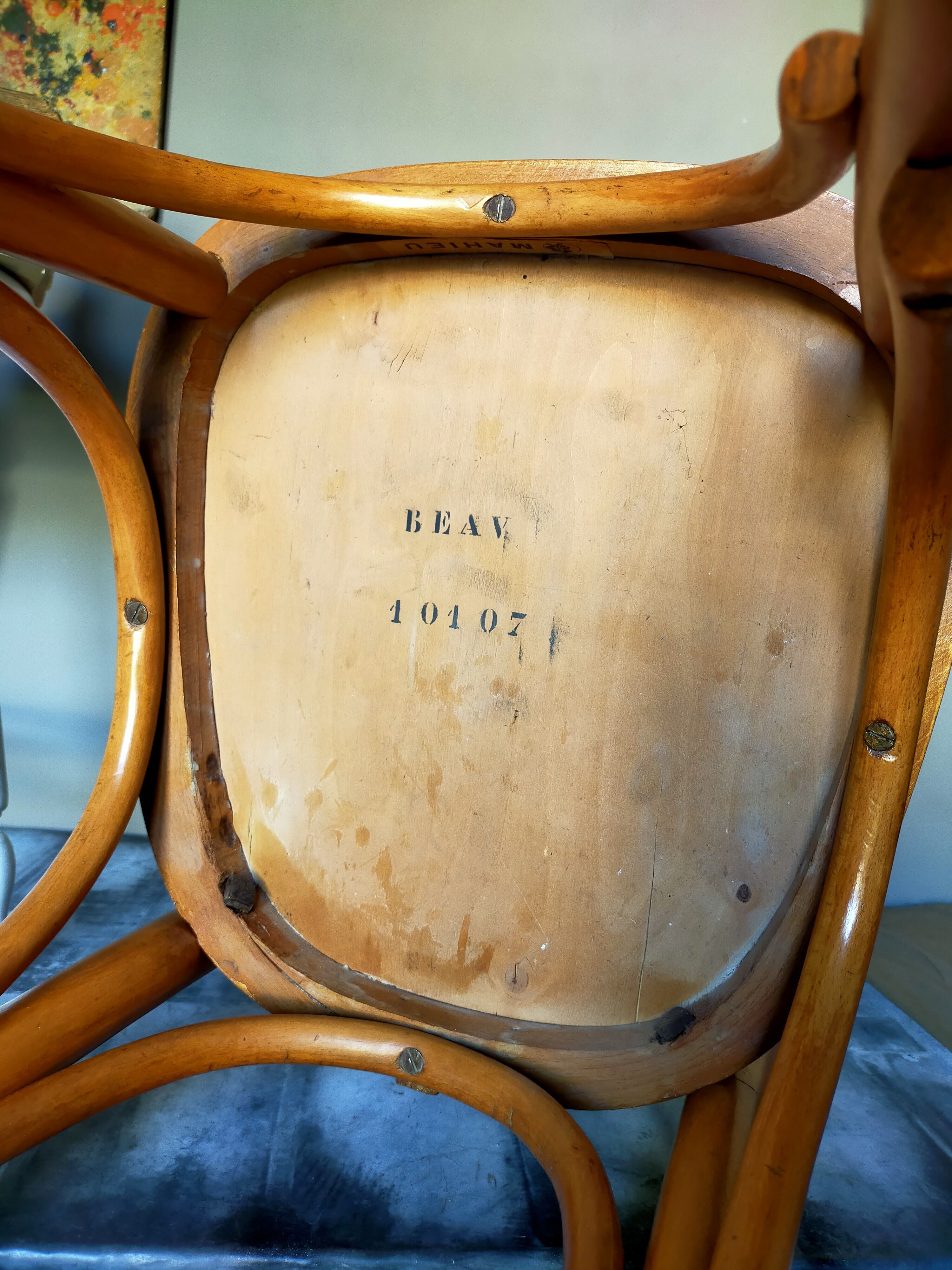 Mahieu curved wooden bistro chair