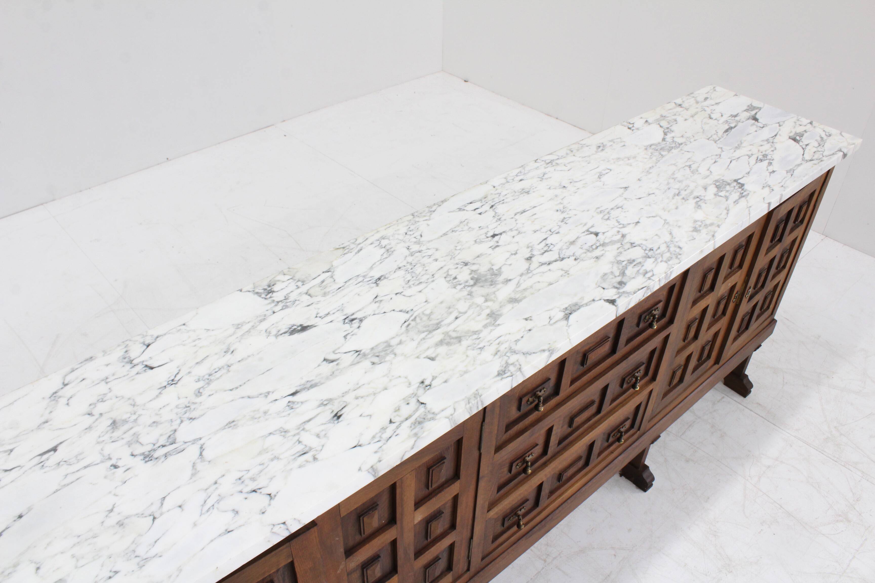 Buffet brutaliste espagnol en bois massif et marbre