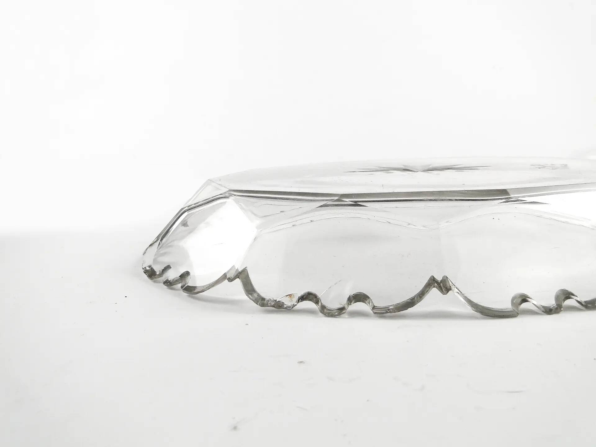 Plat Biedermeier, cristal transparent, République tchèque, 19e siècle