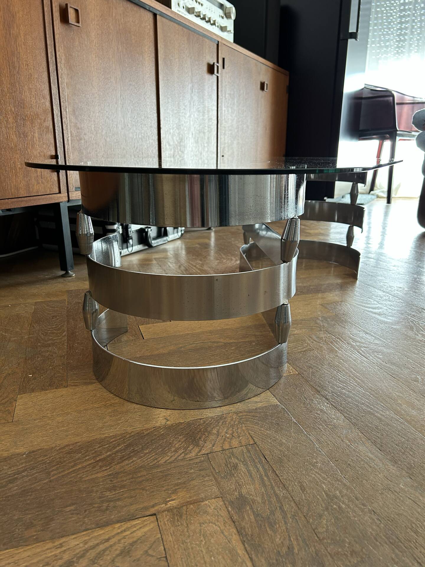 Table basse ovale design années 70 en verre et pieds chromé « S »
