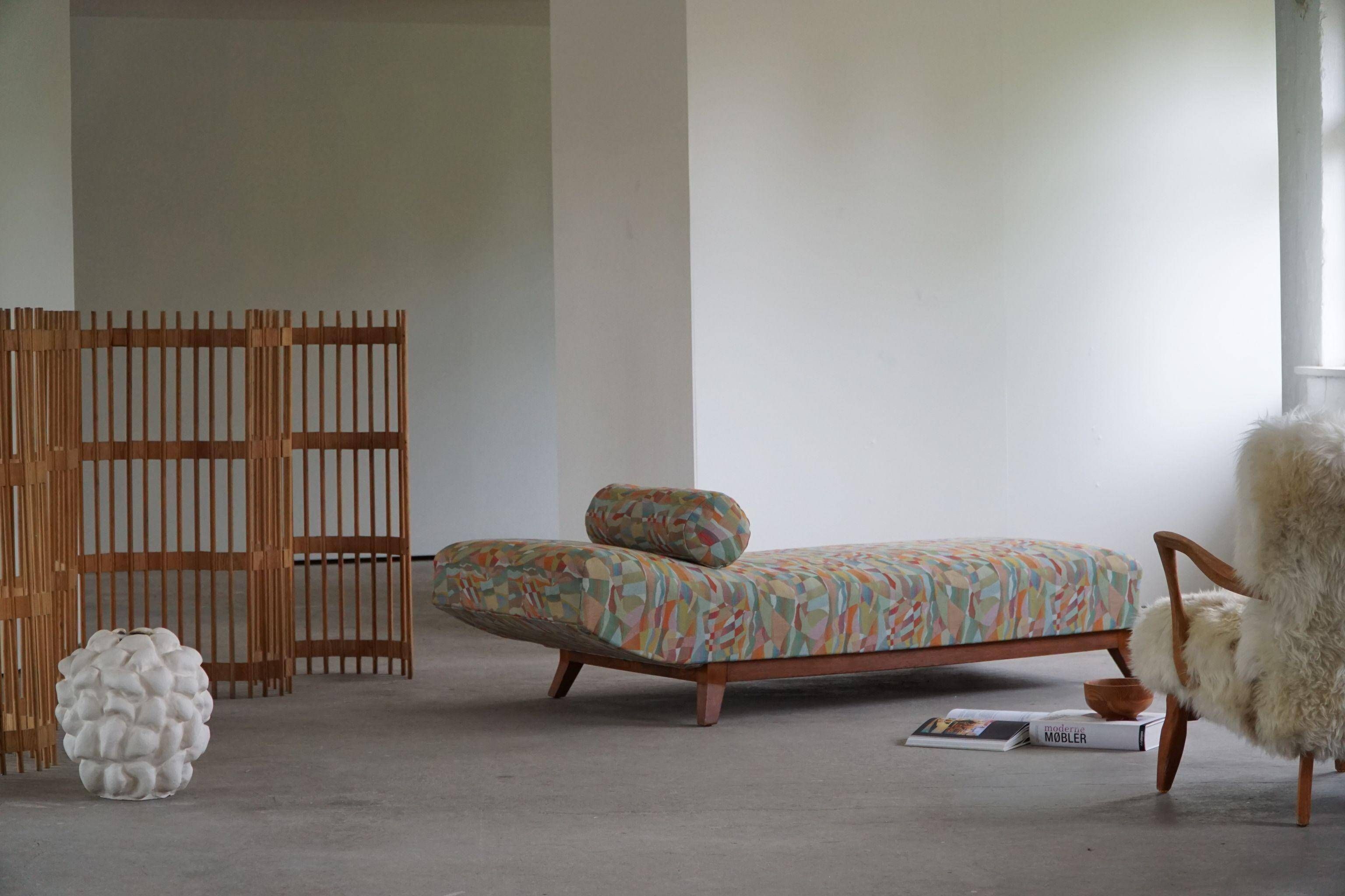 Art Deco daybed, reupholstered in vintage fabric, Danish cabinetmaker, 1940s.