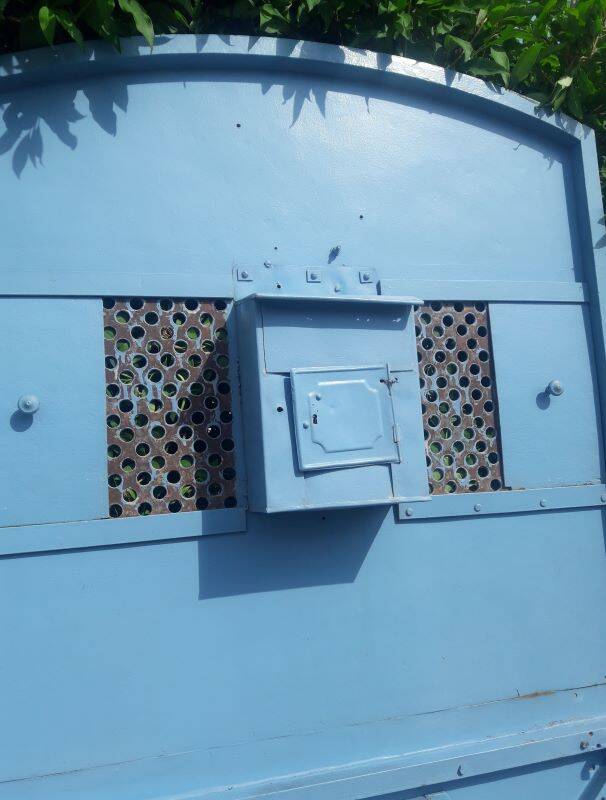 Porte portail H205xL103 ancienne en fer cintrée avec boite aux lettres