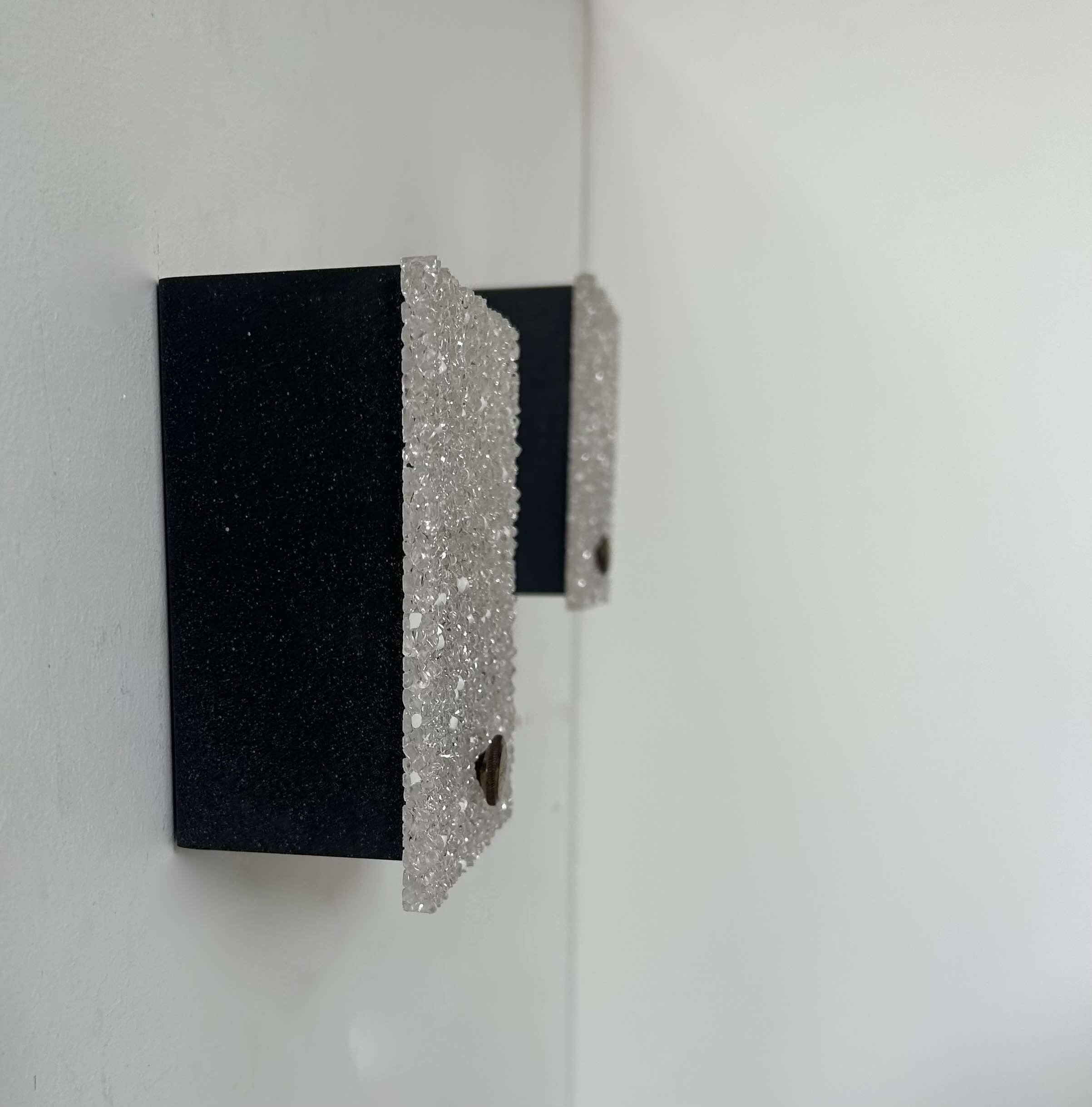 Paire d'applique  vintage, Perspex et métal laqué noir, France 1960
