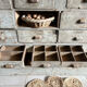Ancien meuble de quincaillerie, meuble de métier