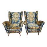 Pair of vintage armchairs with enveloping backrest.