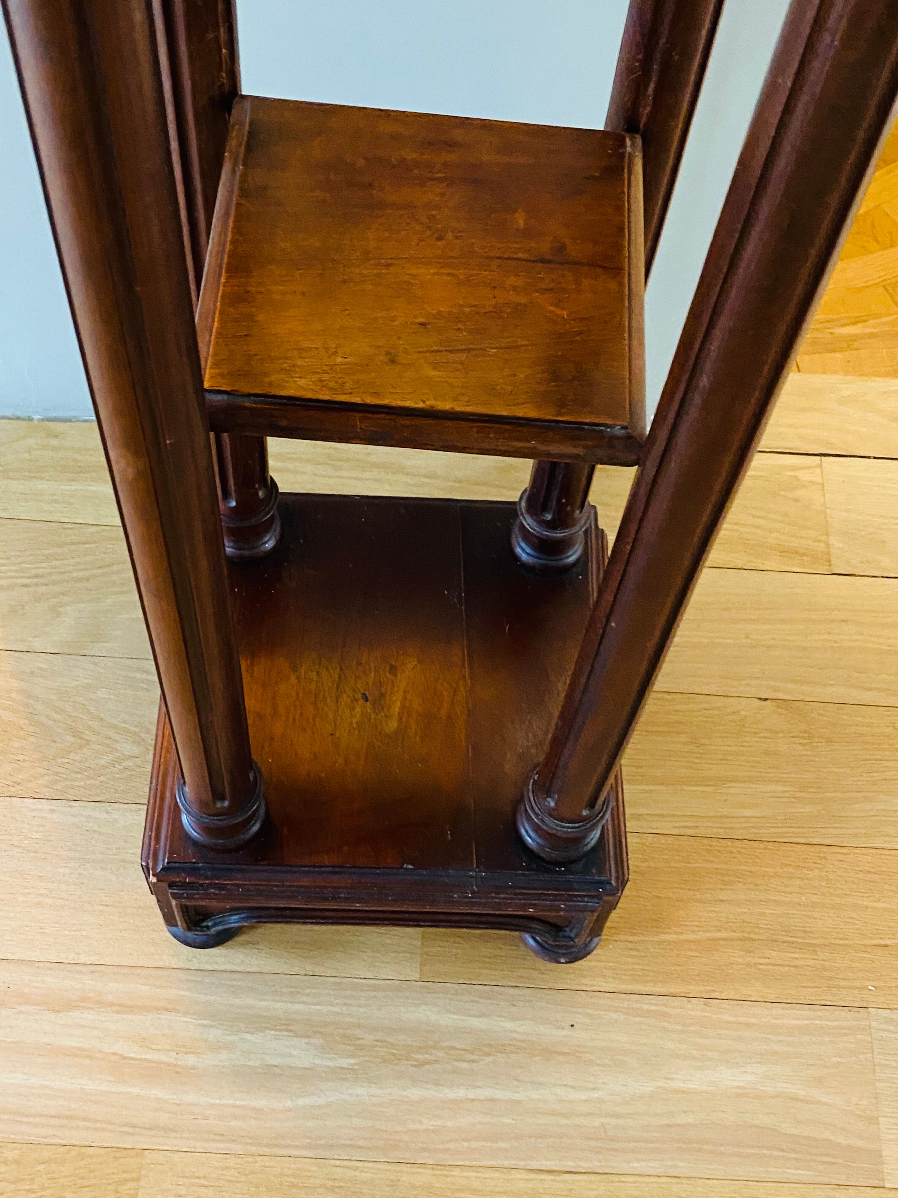 High pedestal table in solid wood