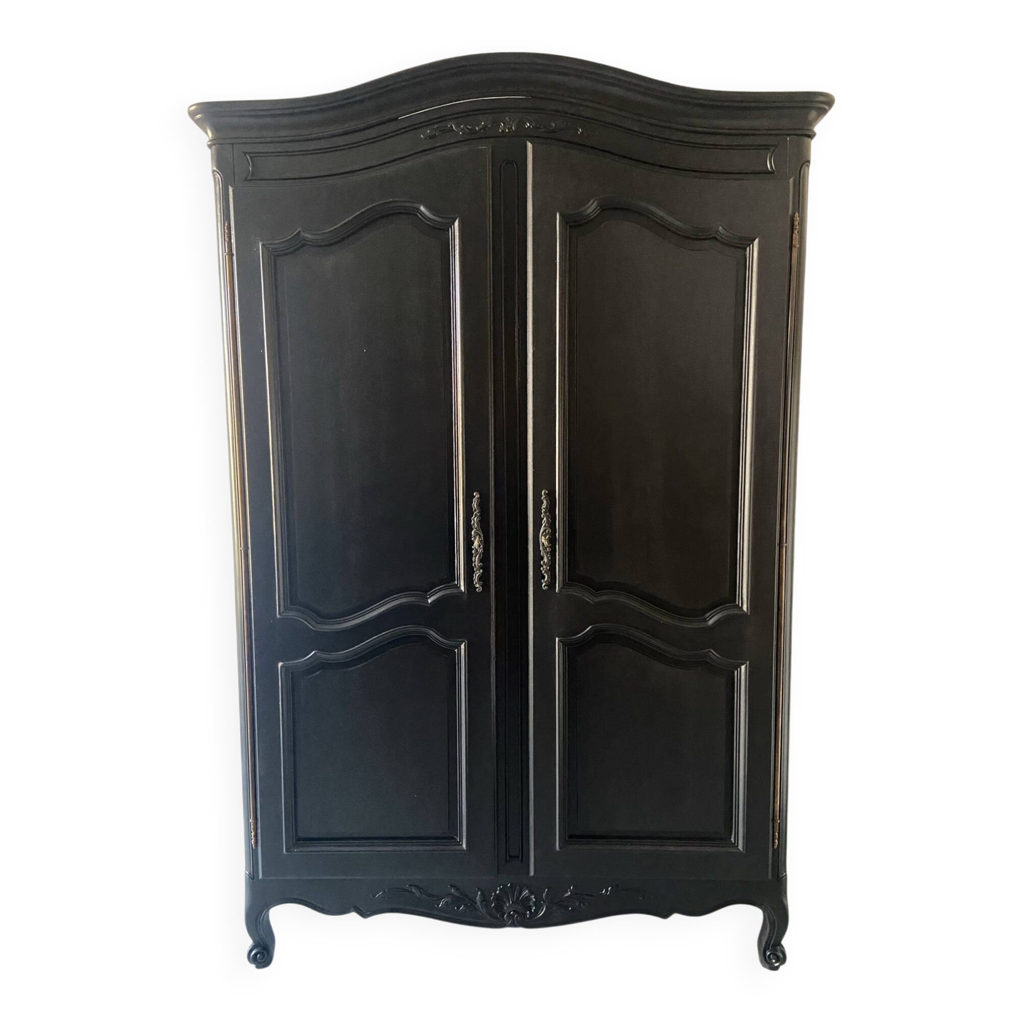 Armoire « chapeau de gendarme »