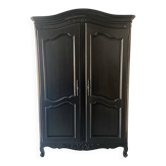 Armoire « chapeau de gendarme »