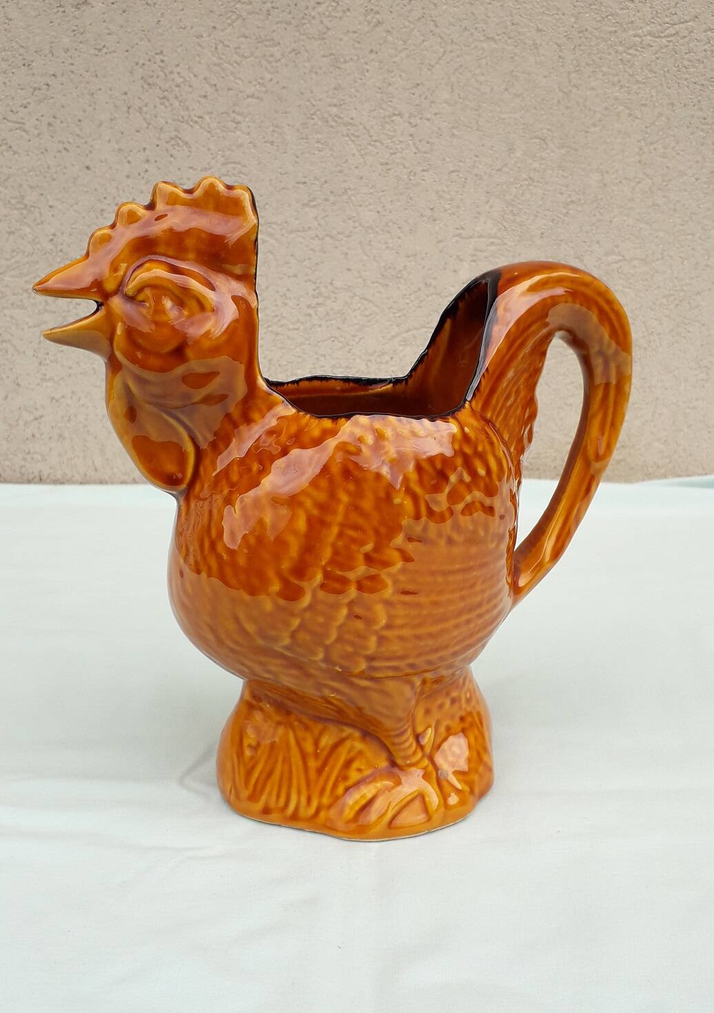 Rooster pitcher