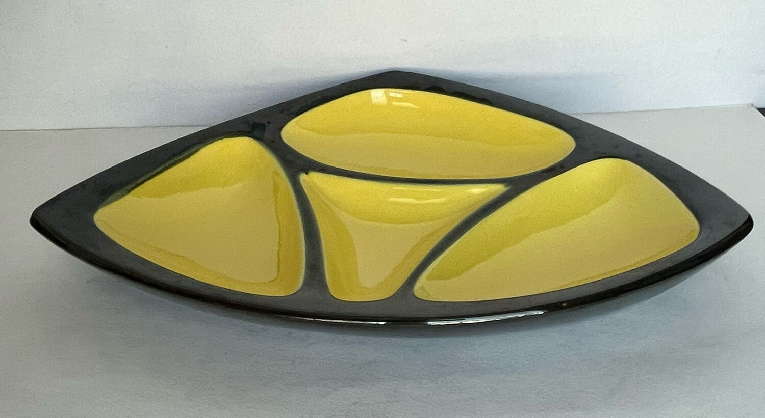 Ceramic cup with compartments