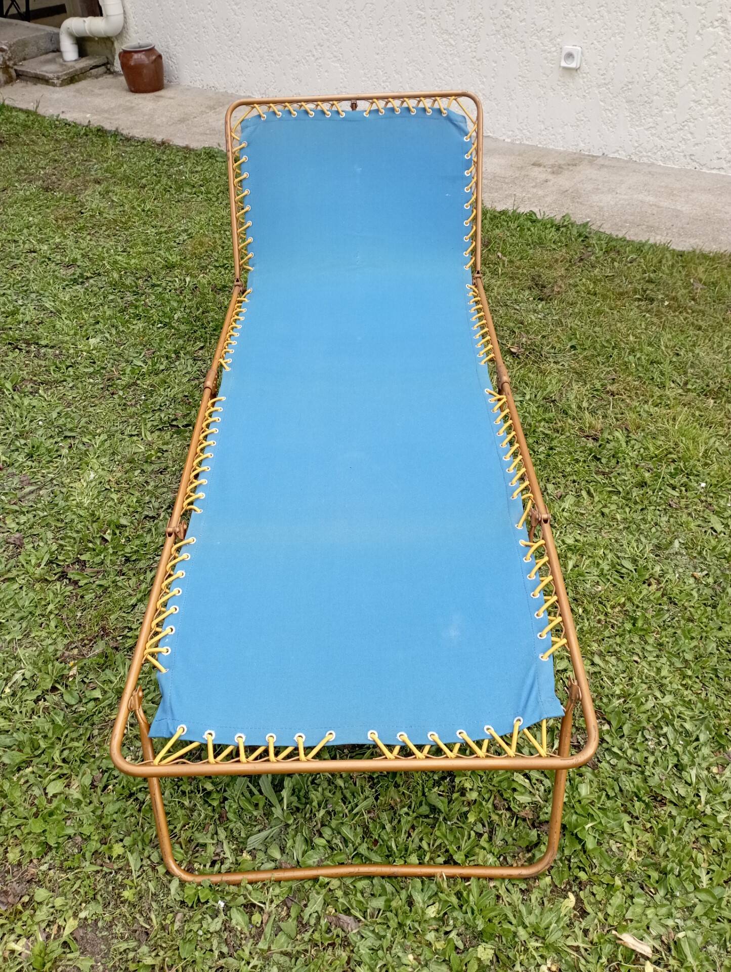 Folding sun lounger