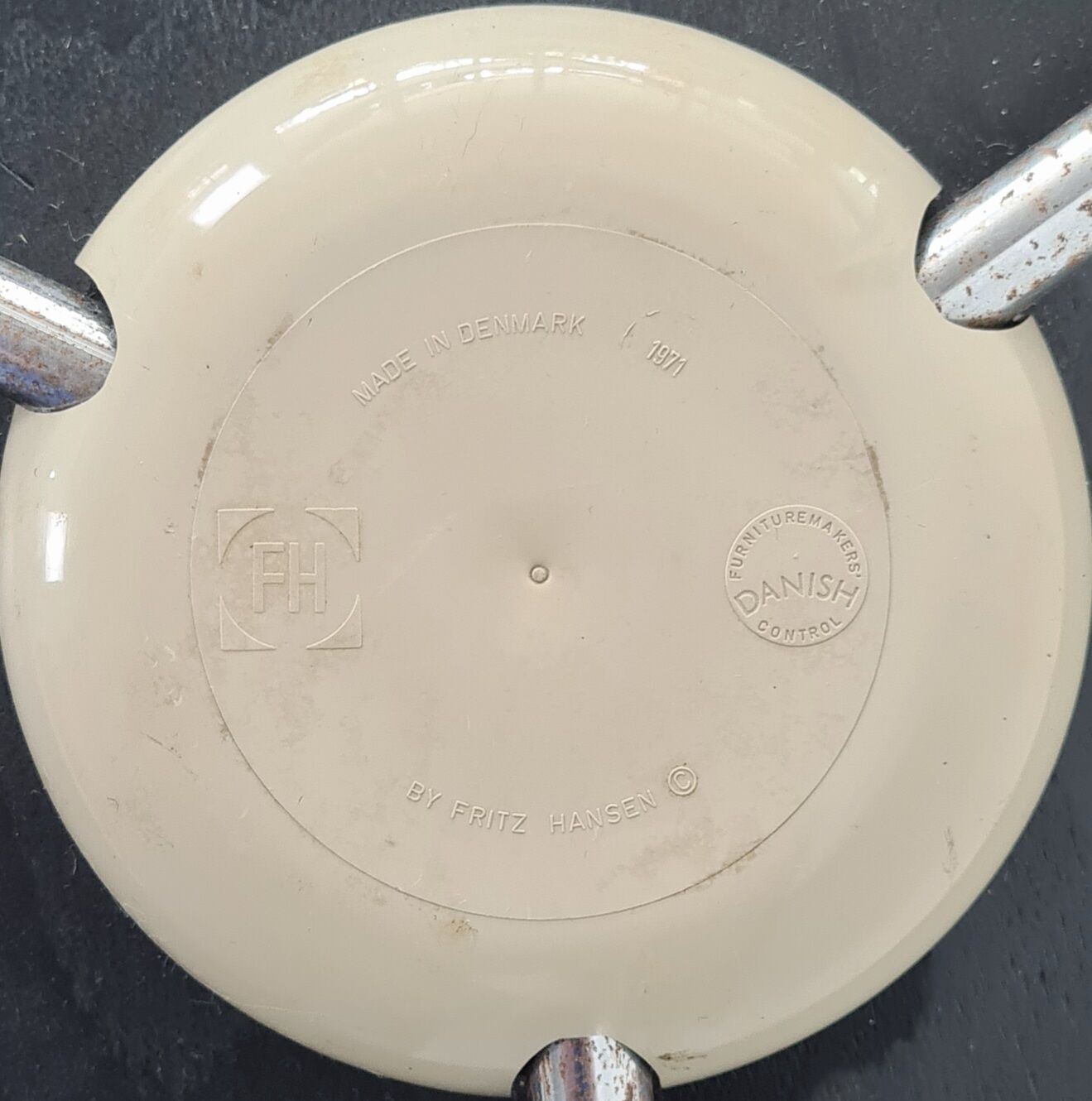 Set of two black "Dot" stools by Arne Jacobsen for Fritz Hansen