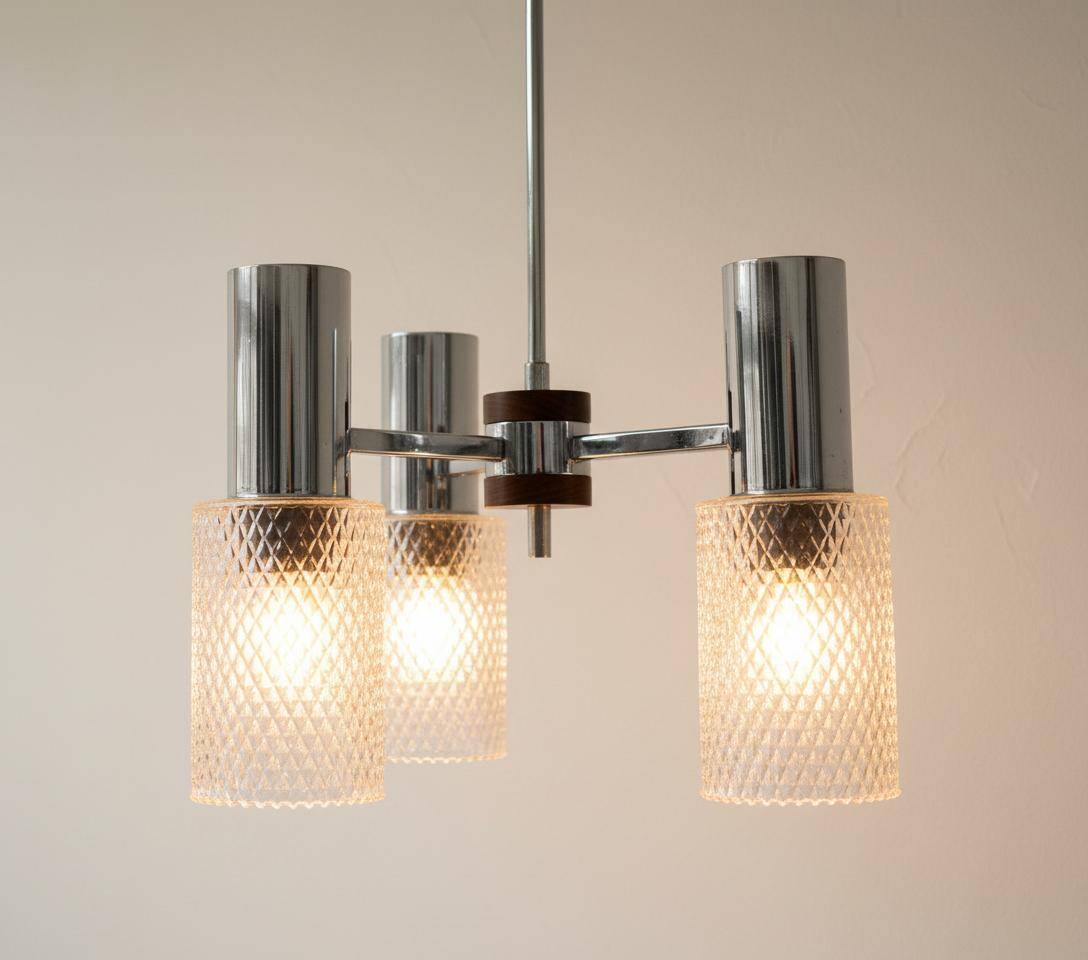 1970s vintage suspension, chrome, textured glass with a diamond point.
