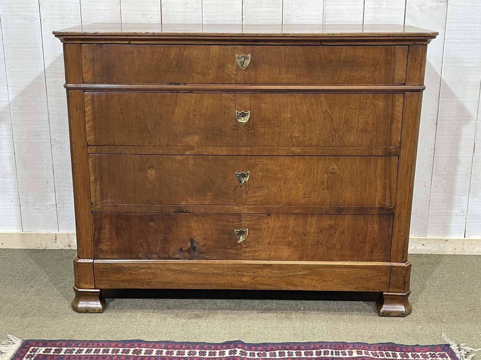 Commode Louis Philippe fin XIXème en noyer et sapin