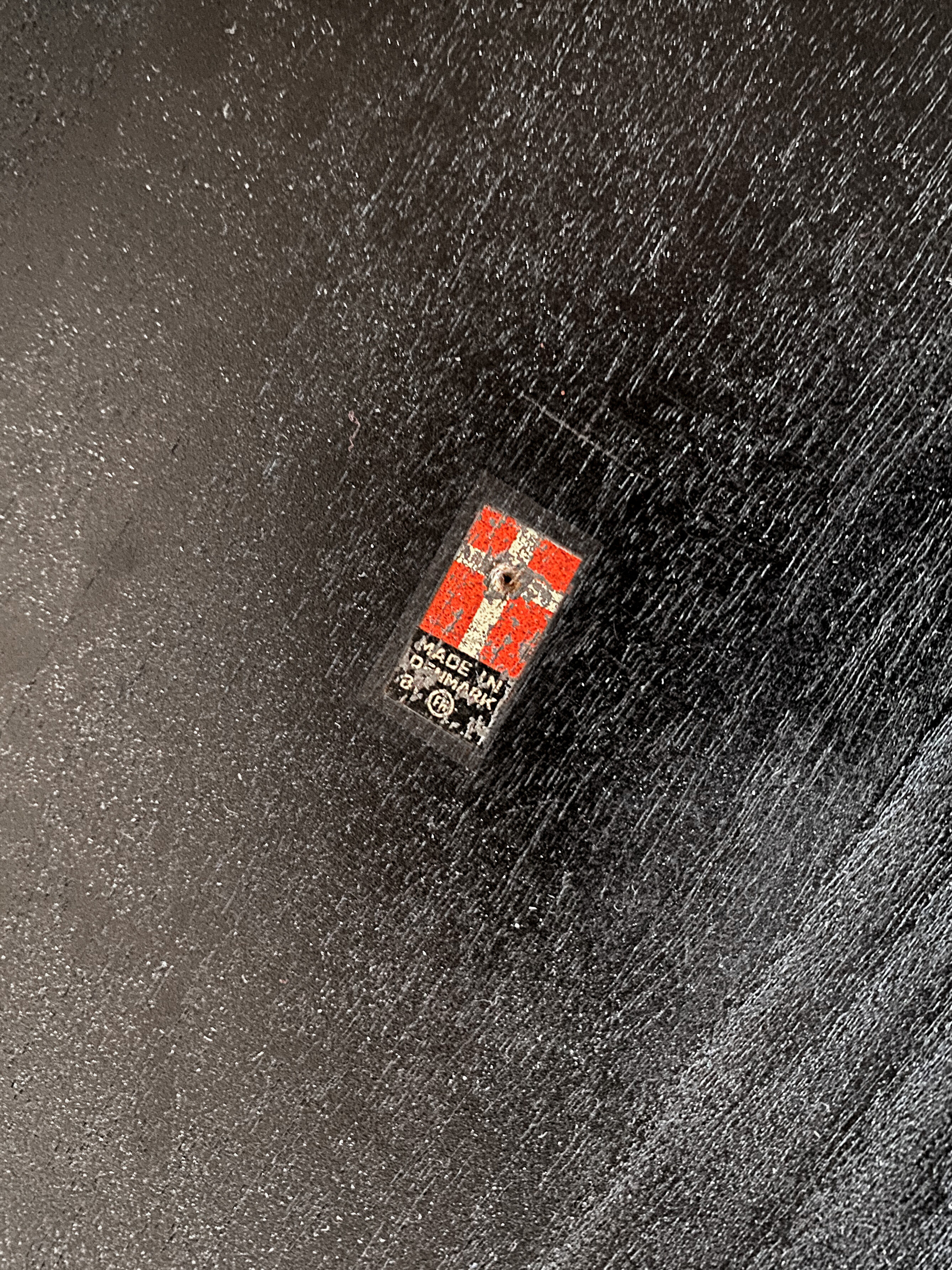 Round table N°3600 Arne Jacobsen - Fritz Hansen.