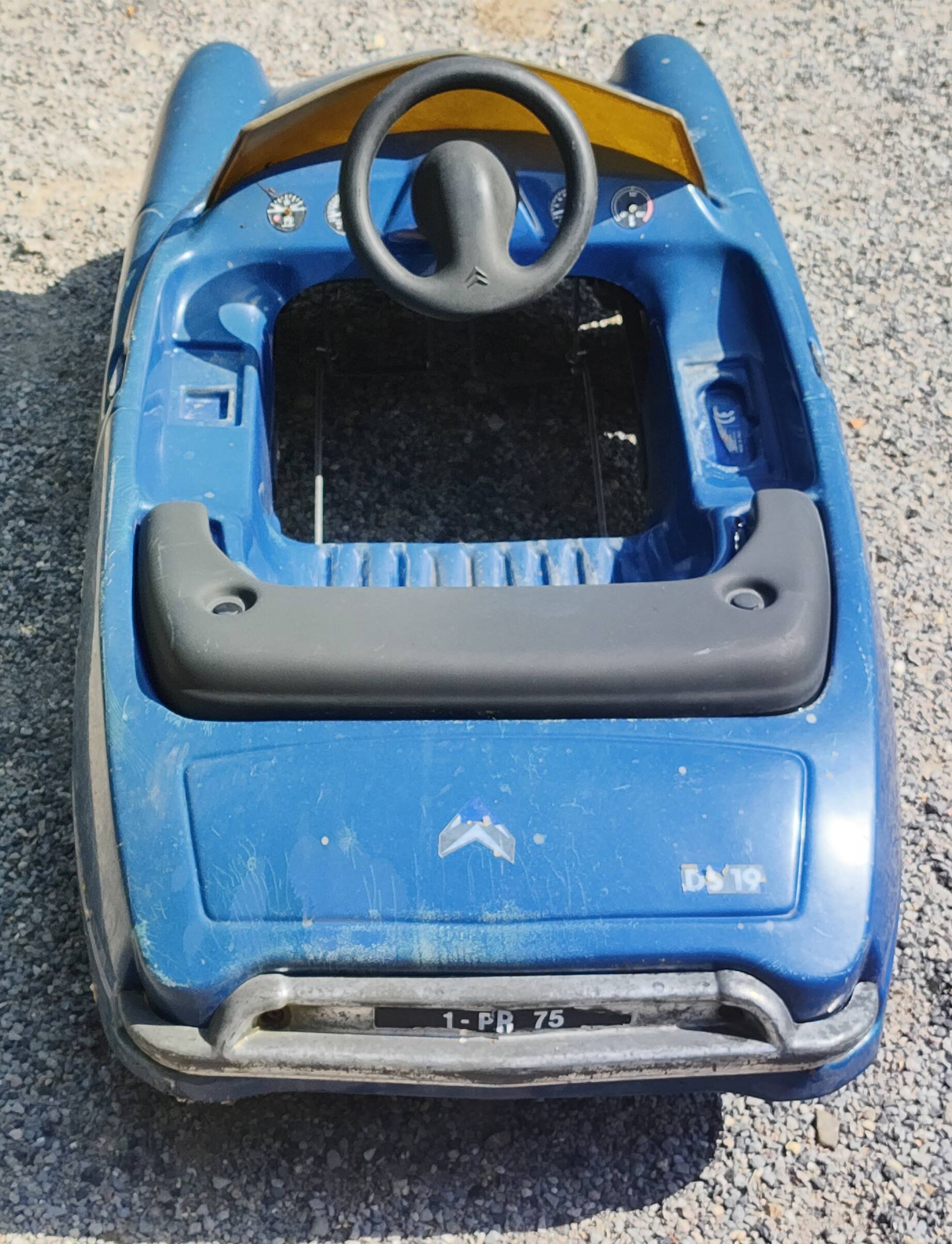 Vintage plastic pedal car Model DS 19 brand toys toys