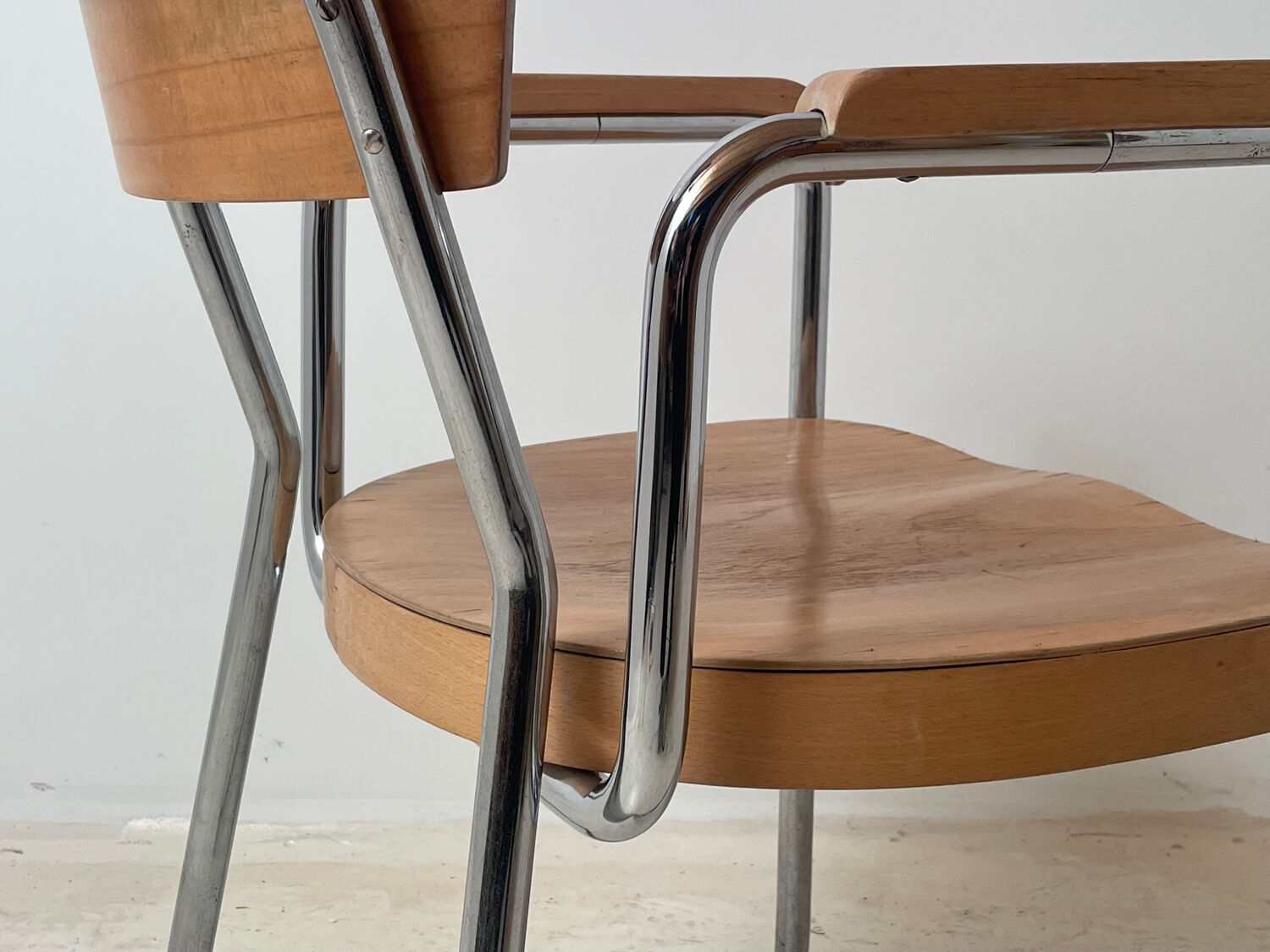 Fauteuil cantilever B261 par Émile Guillot édition Thonet