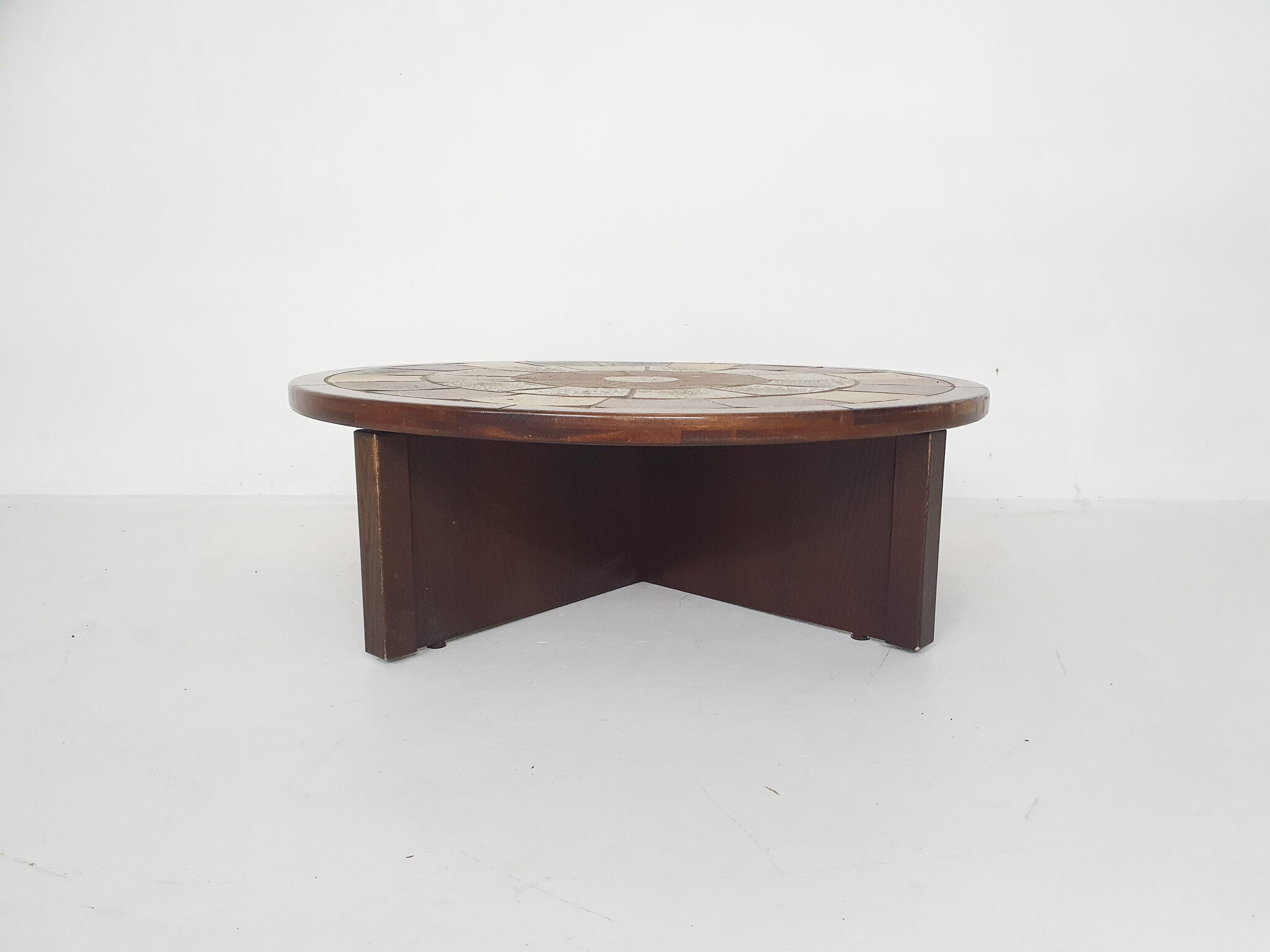 Tue Poulsen pour Haslev Møbelsnedkeri, table basse en pierre et chêne, Danemark années 1960