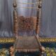 Chaise basse afghane en bois sculpté