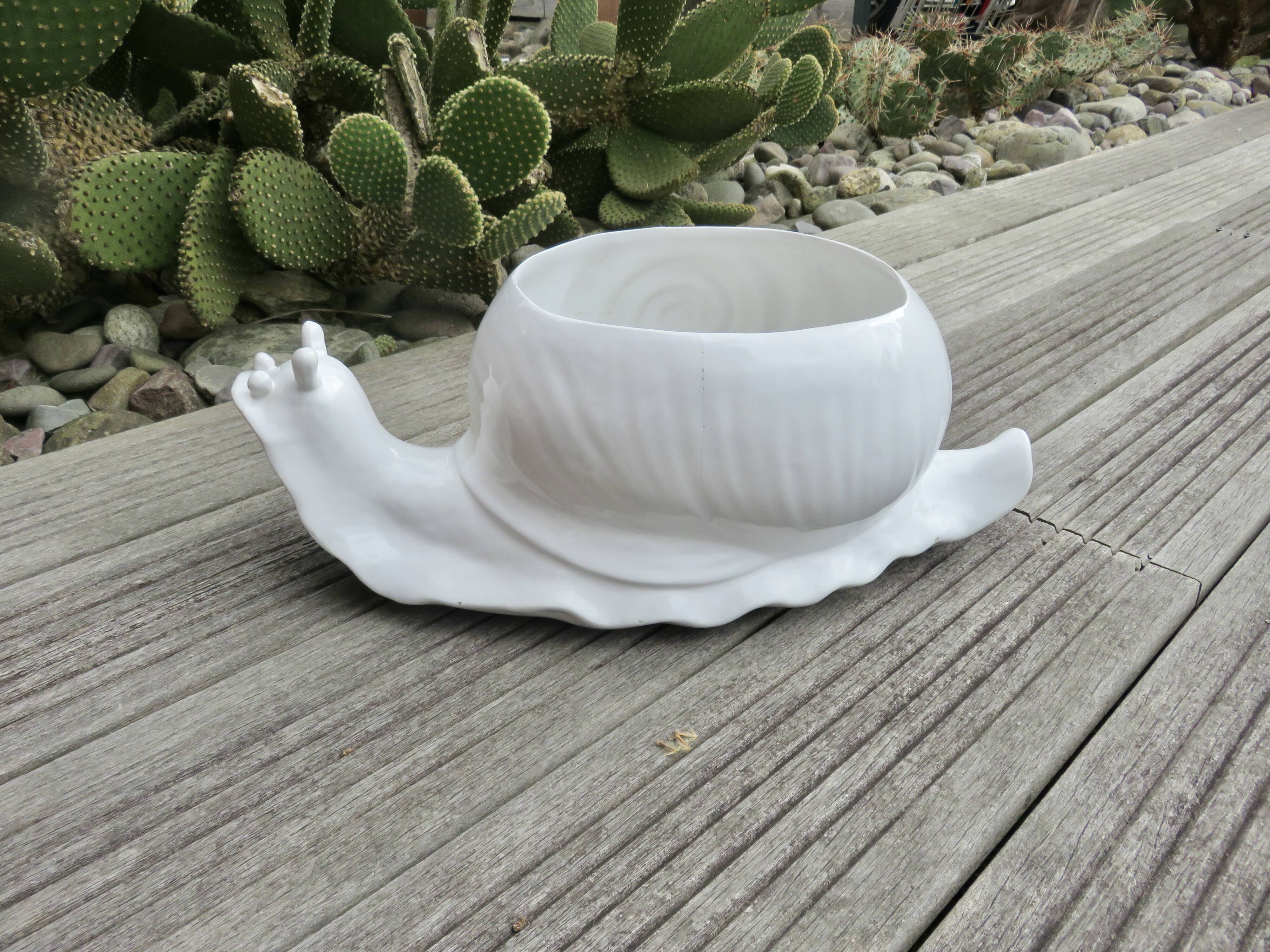 Zoomorphic "snail" pot cover in white ceramic 1970 1980