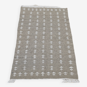 Handmade white white Berber patterned kilim rug