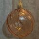 Suspension globe rose pale en verre  à relief avec câble corde