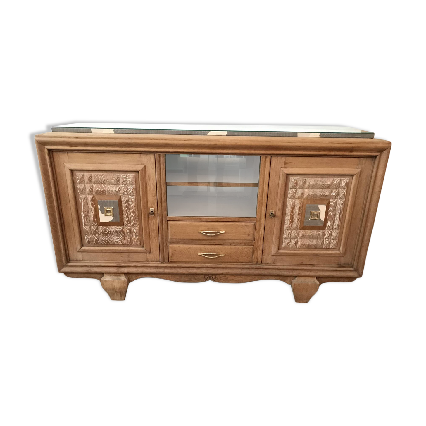 Buffet from the 1940s-50s inspired by Art Deco
