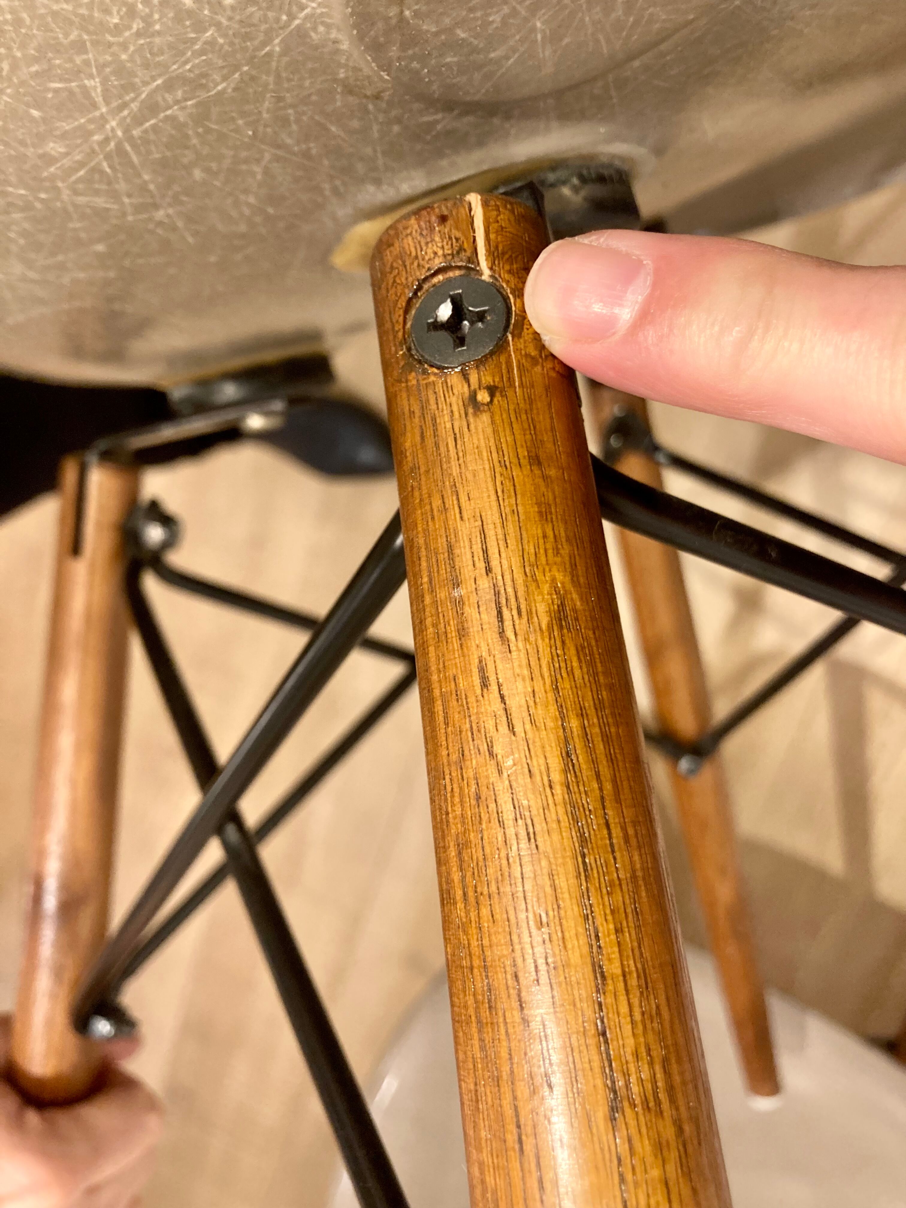 4 Eames DSW Fiberglass Chairs for Herman Miller