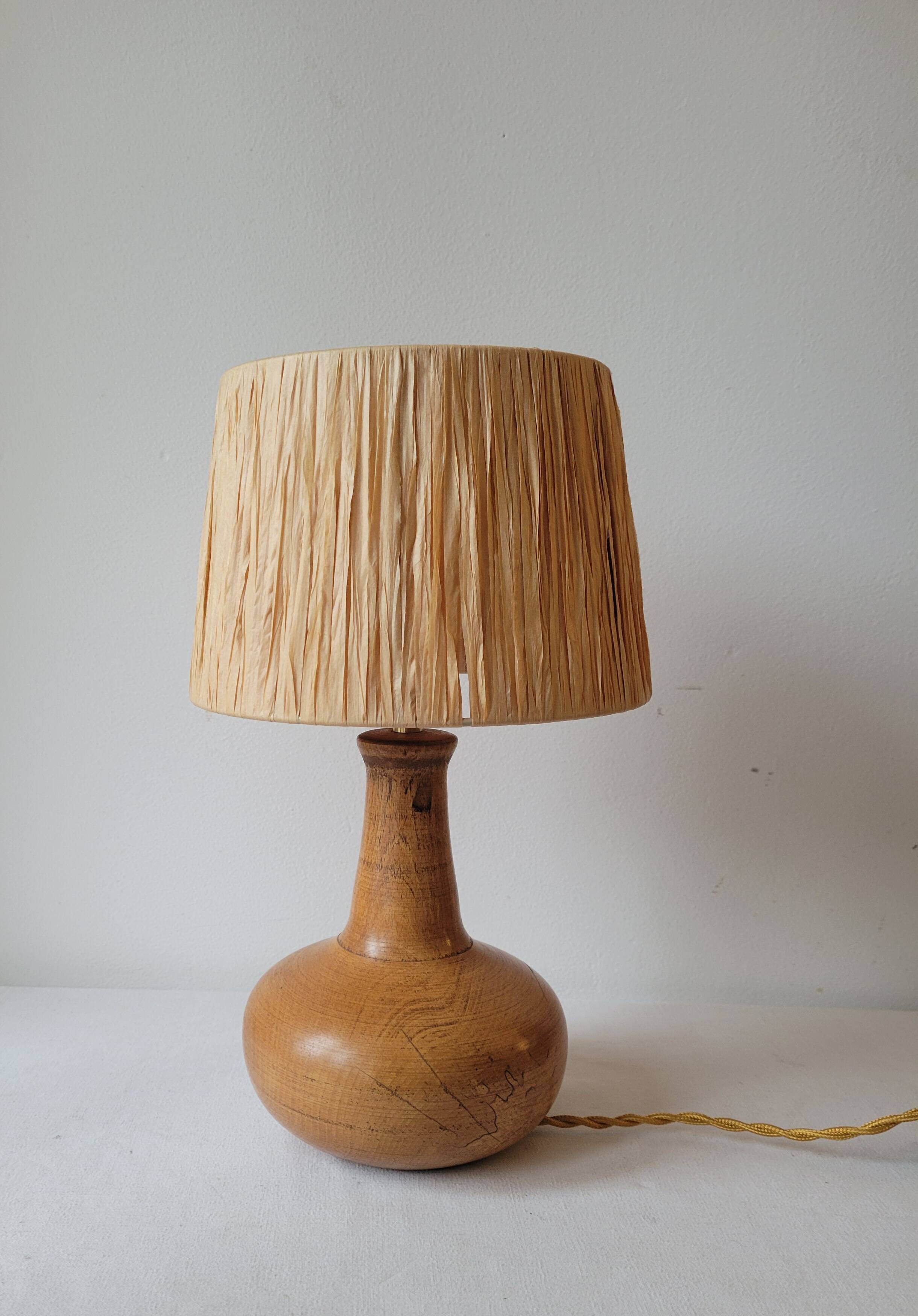 Wooden and raffia lamp