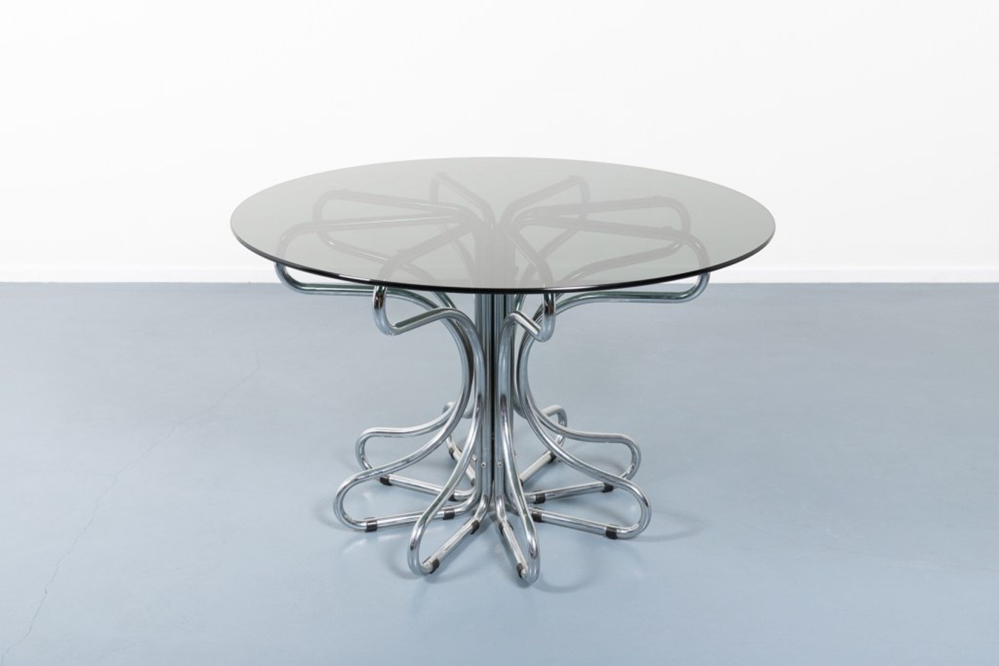 Sculptural Italian design table from the 1970s
