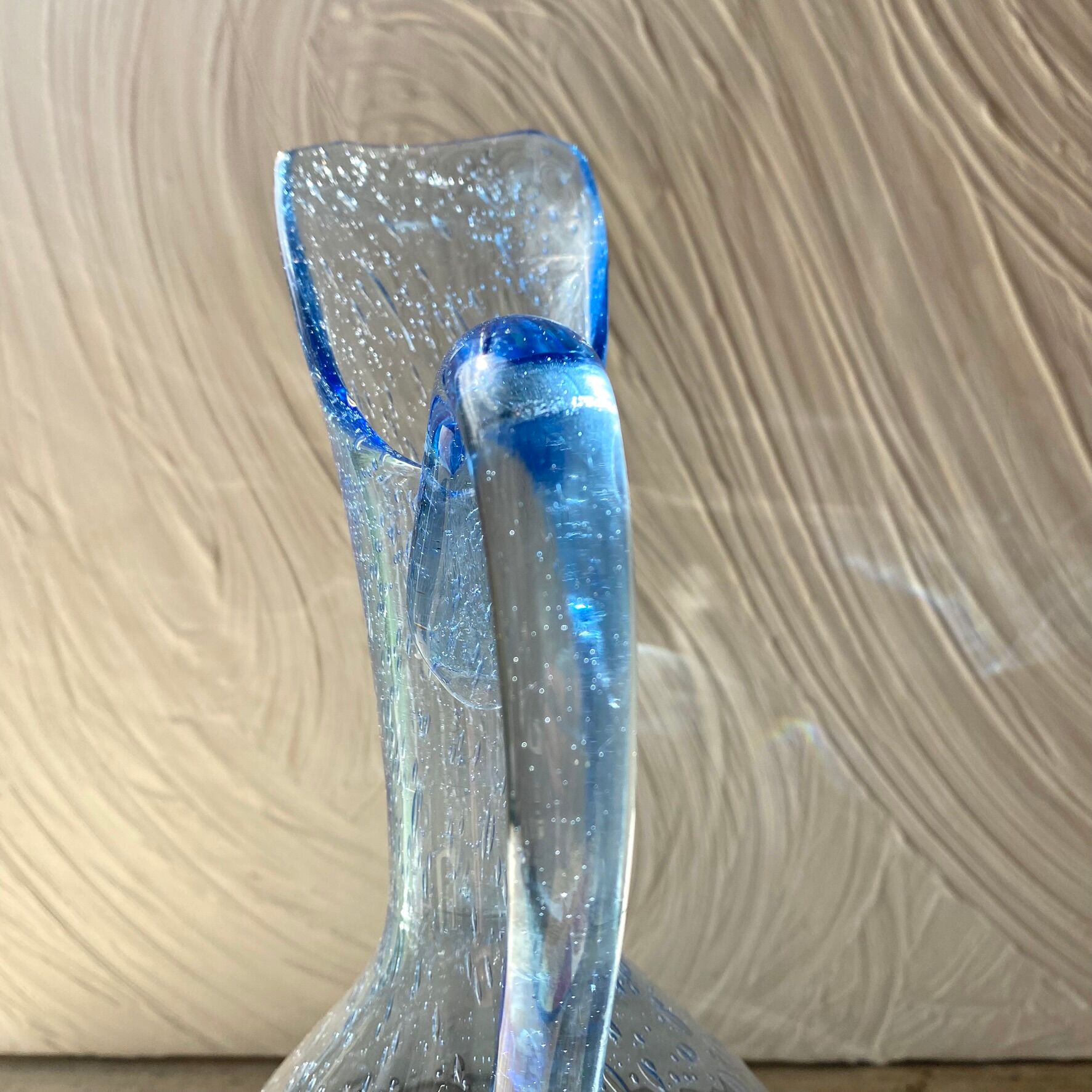 Pichet en verre soufflé bleu 30 cm