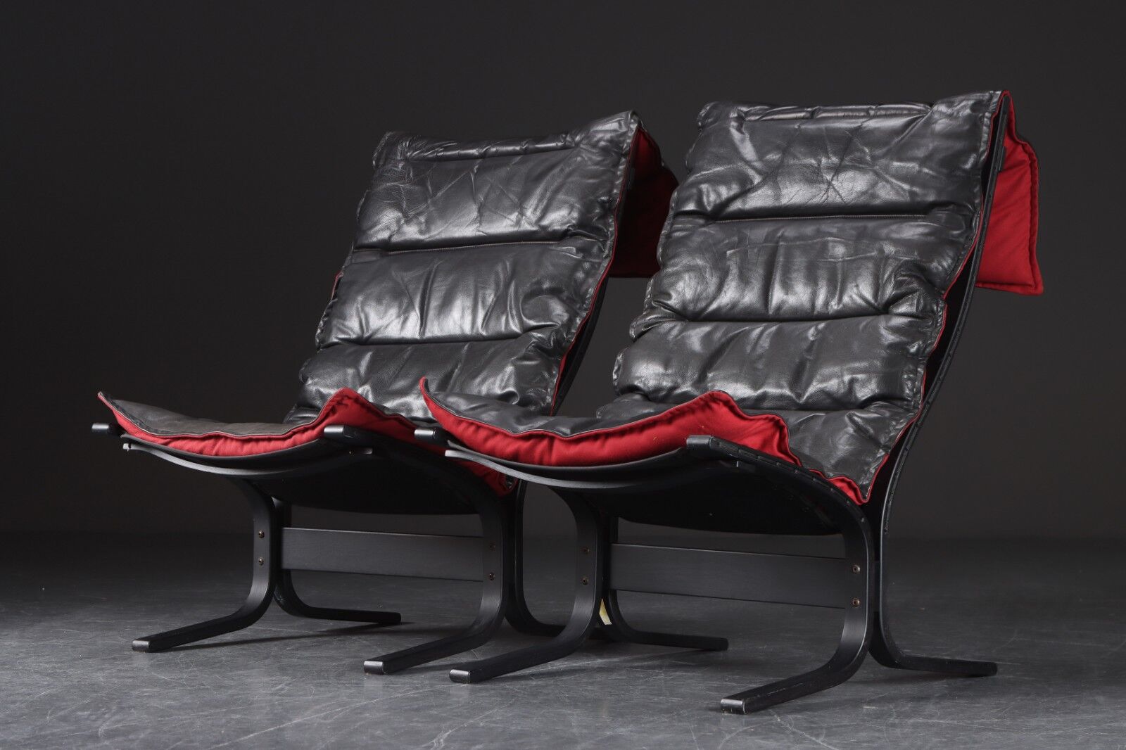 Vintage Siesta armchair and ottoman in black leather with red backrest by Ingmar Relling