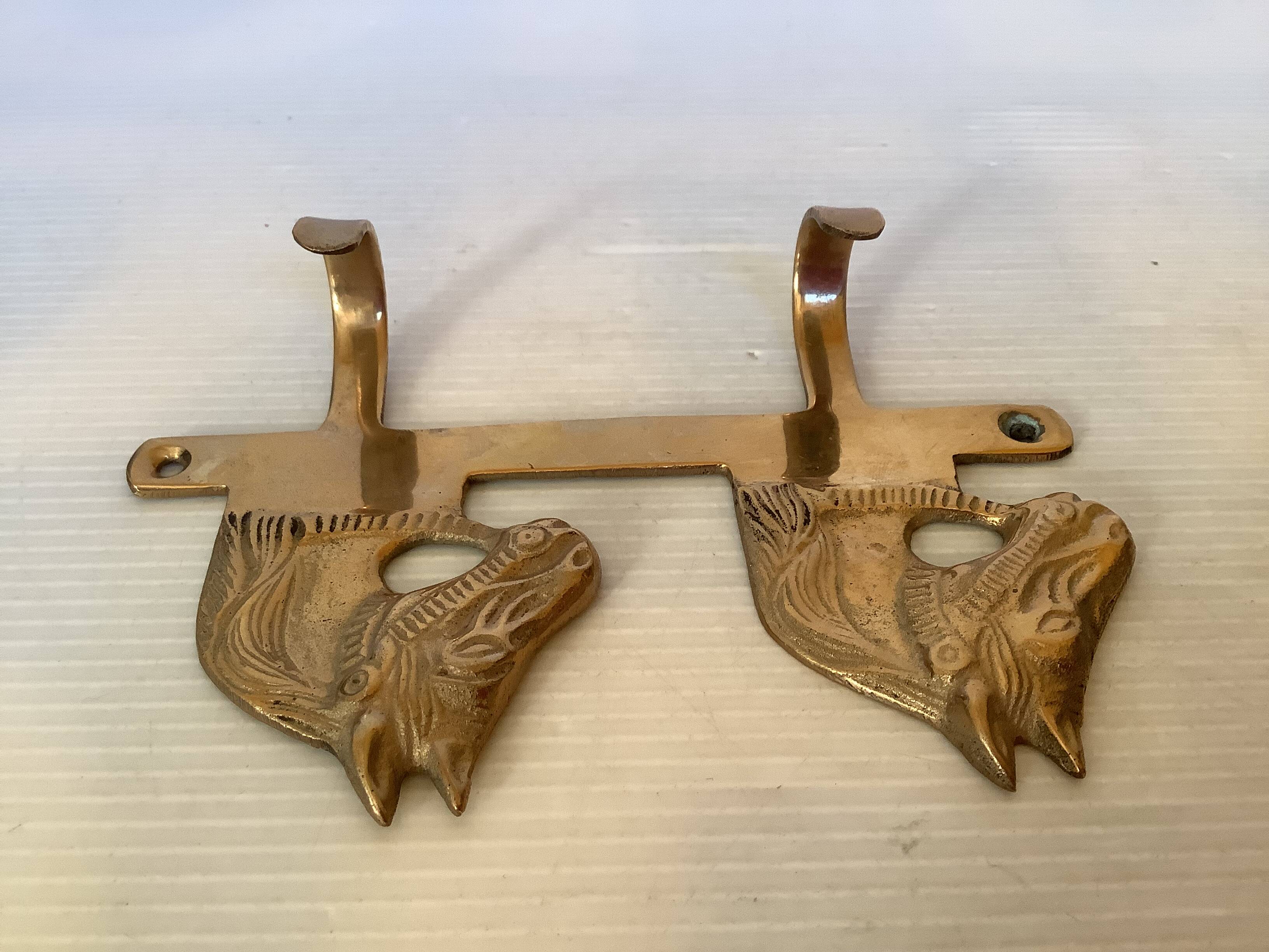 Wall-mounted coat rack with horses in brass